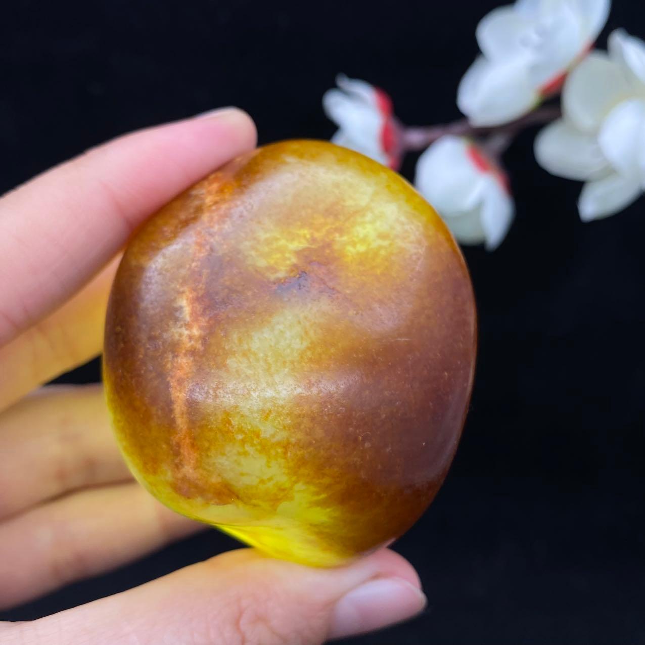 和田玉聚红皮籽料原石（131.5g）