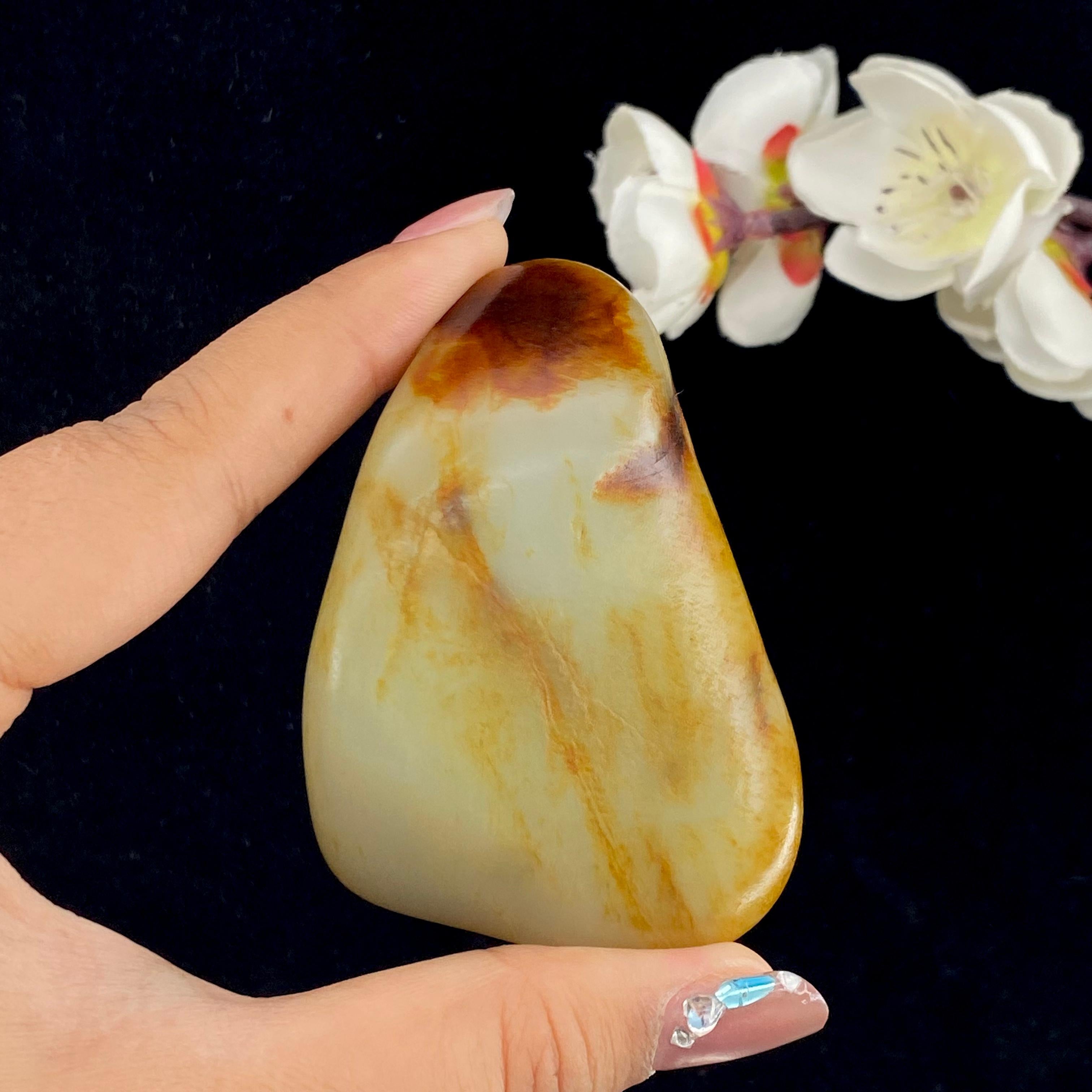 和田玉聚红皮籽料原石（184g）