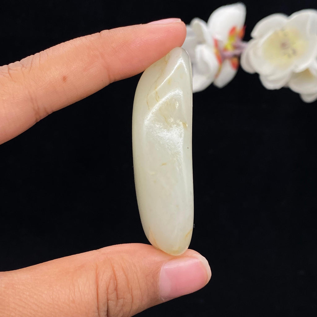 和田玉白玉带翠籽料挂件（44.4g）