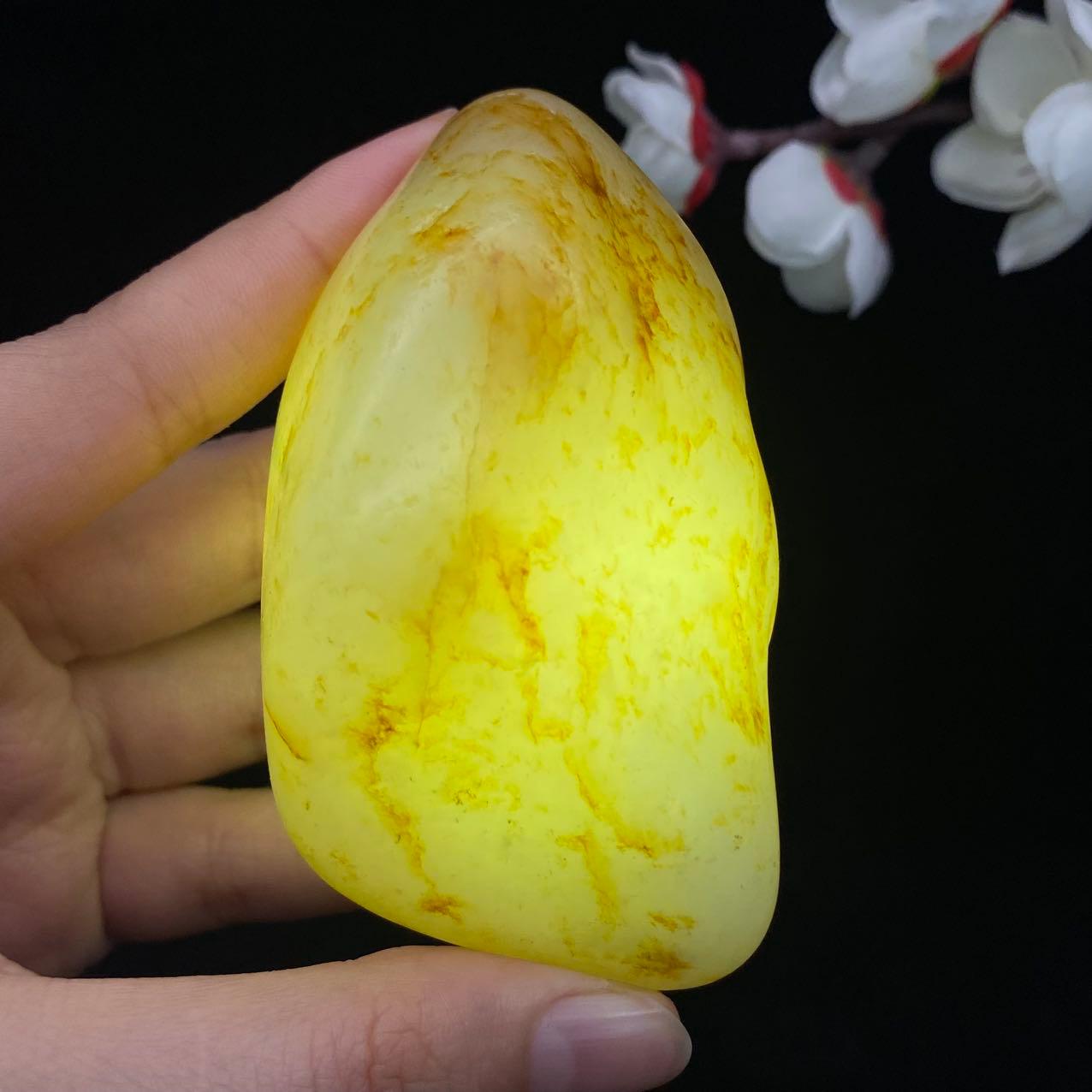 和田玉洒金皮籽料原石（142.6g）