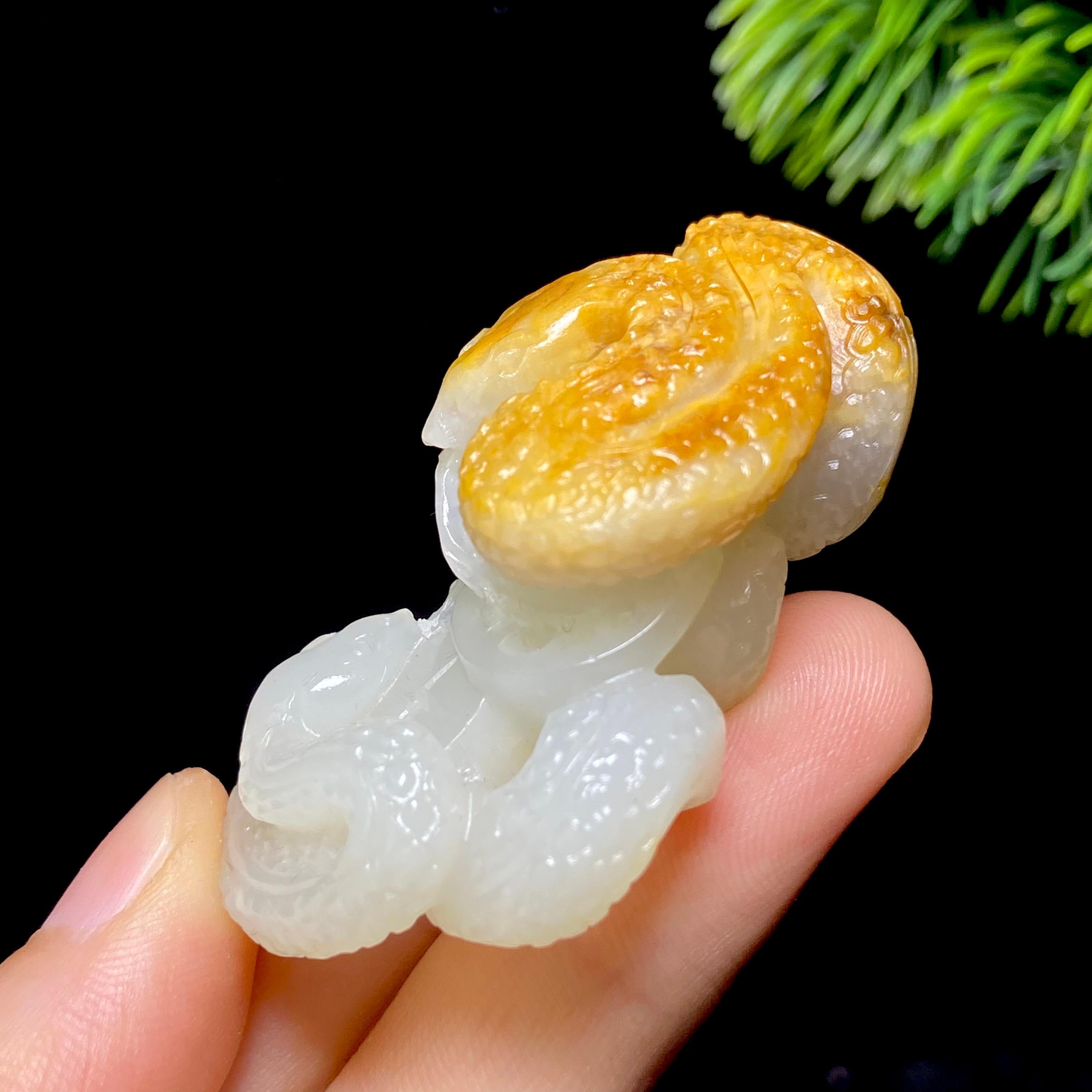 和田玉籽料灵蛇献瑞（38.0g）