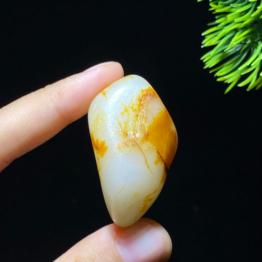 和田玉红皮籽料原石（34.4g）