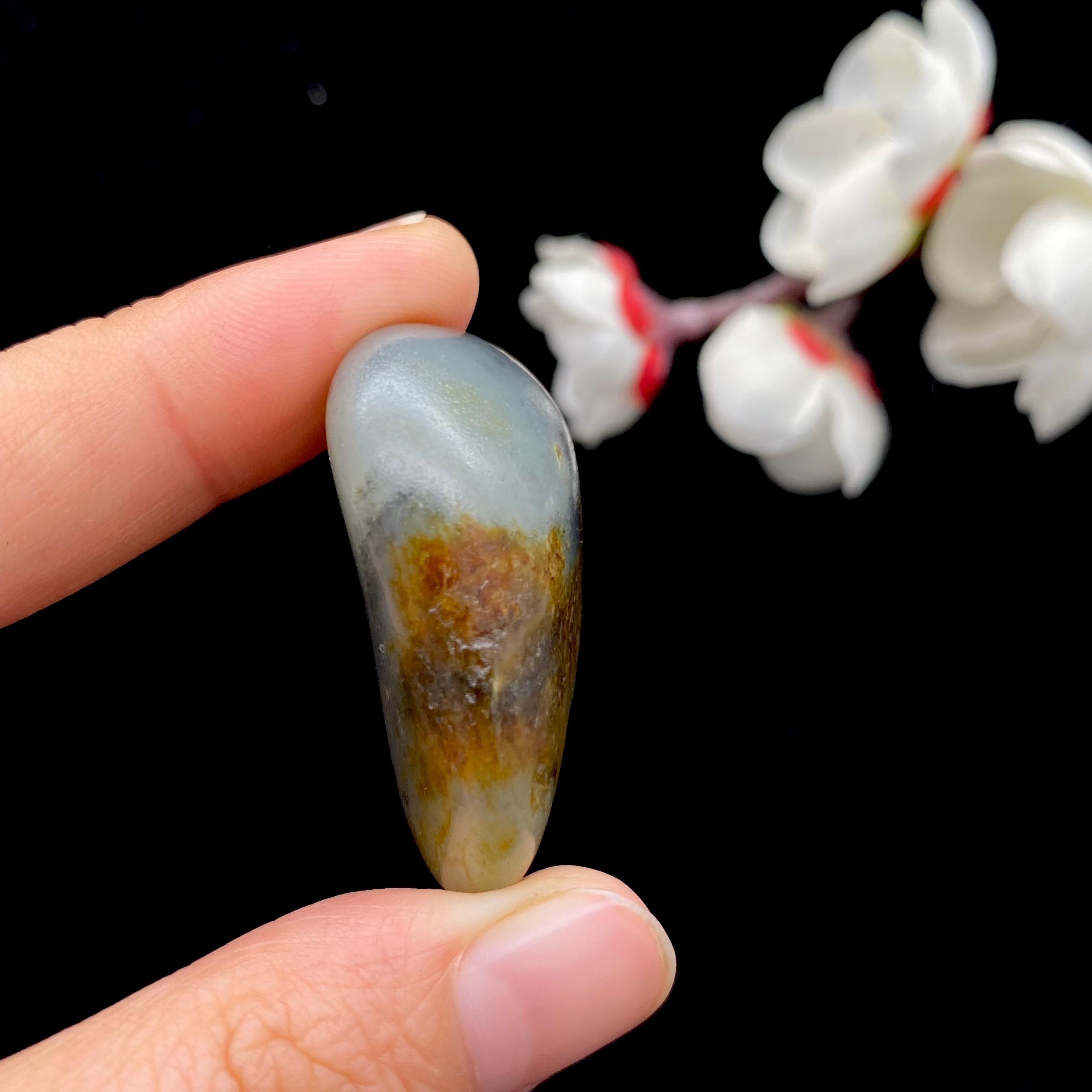 【超值推荐】和田玉聚黄皮青花籽料（22.6g）