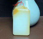 新疆和田玉且末料双糖色羊脂玉平安无事牌（69.4g）