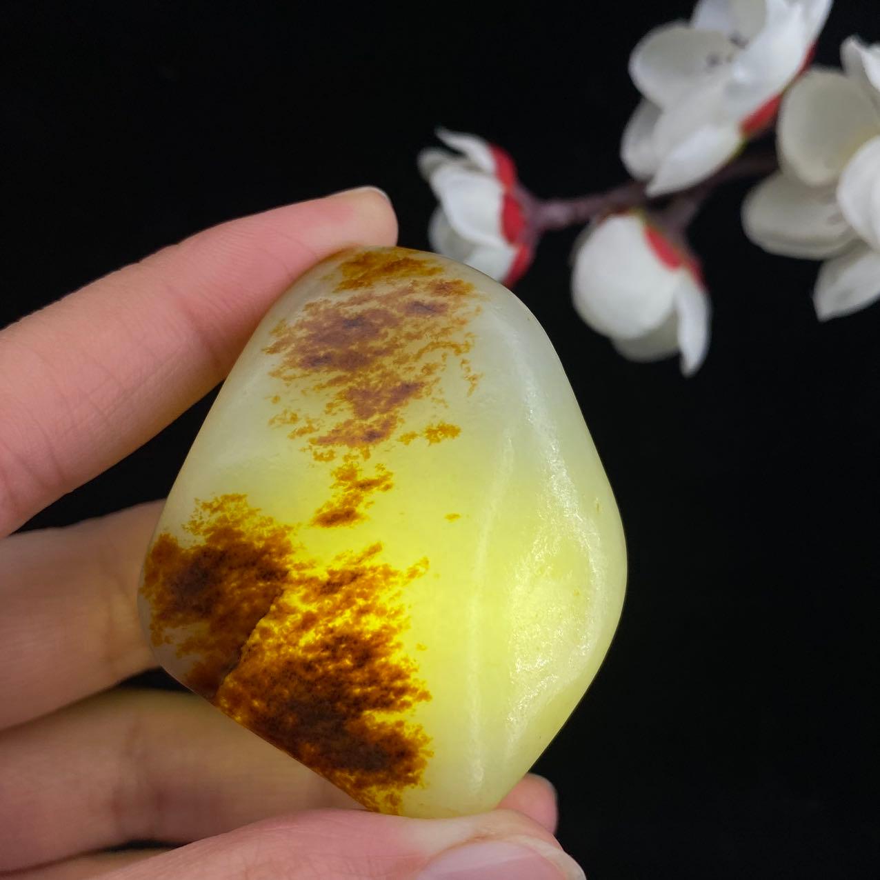 和田玉聚红皮籽料原石（62.7g）