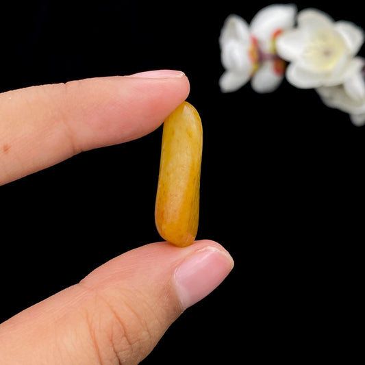 和田玉黄皮籽料原石（5.7g）