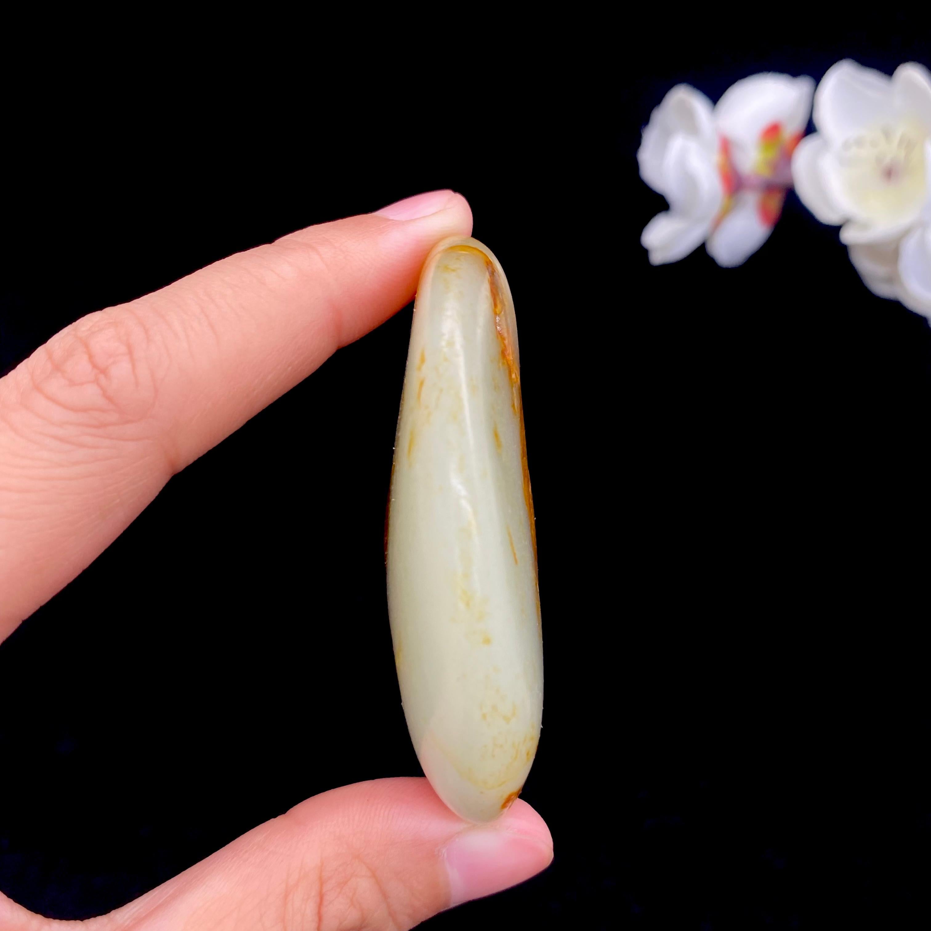 和田玉聚黄皮籽料挂件（57.3g）
