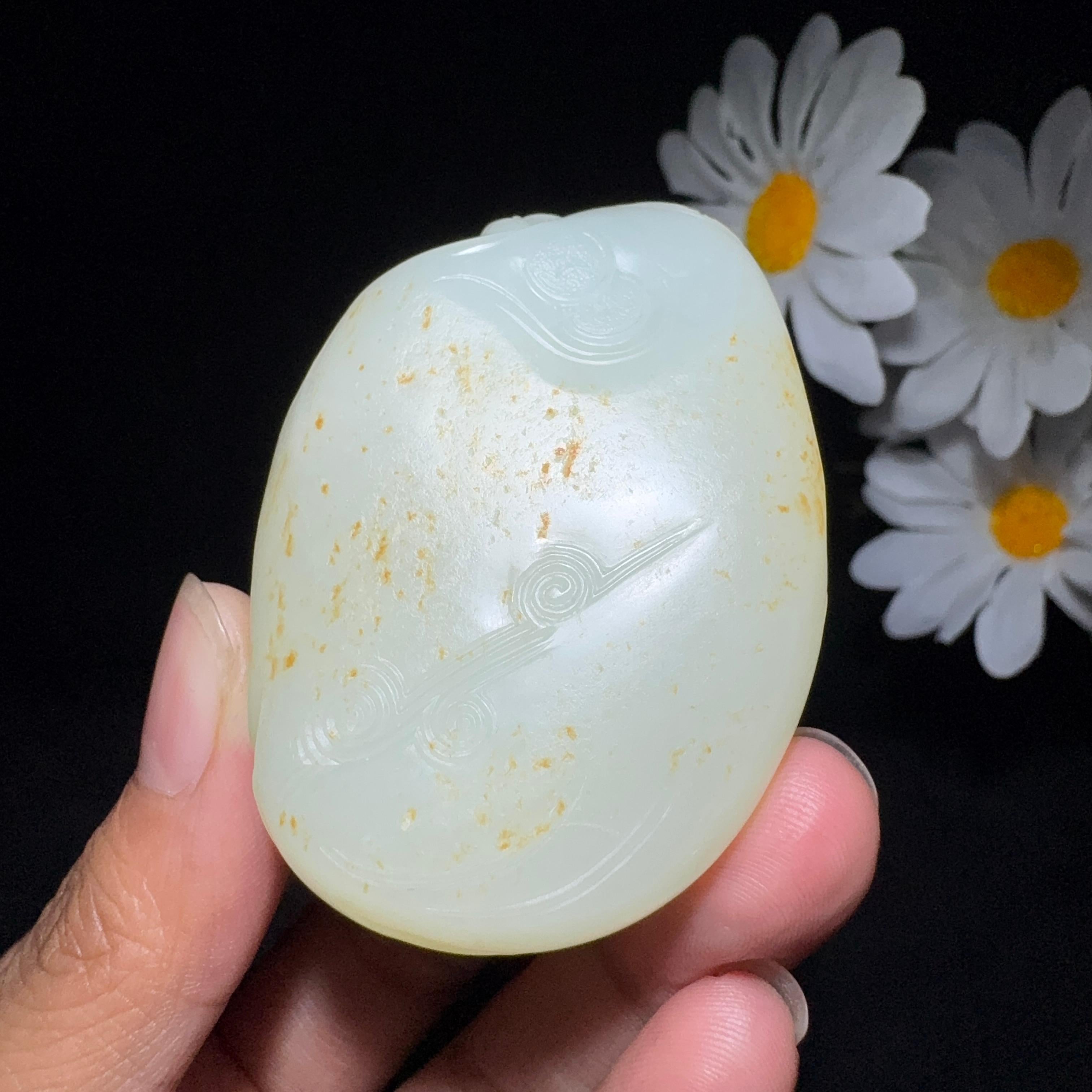 和田玉籽料手把件貔貅（112.0g） – 厚德载玉