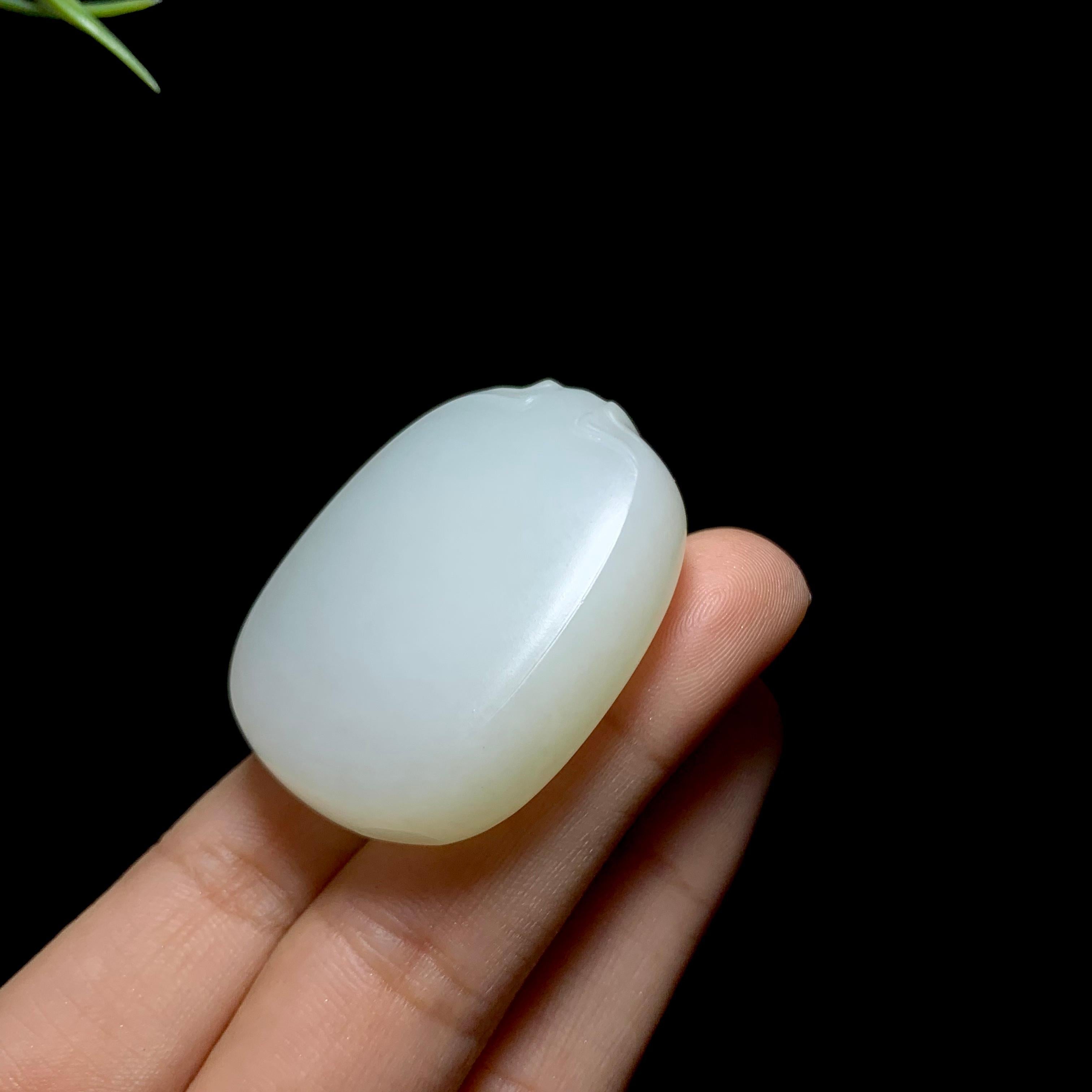 和田山流水羊脂白玉无事牌（36.0g）