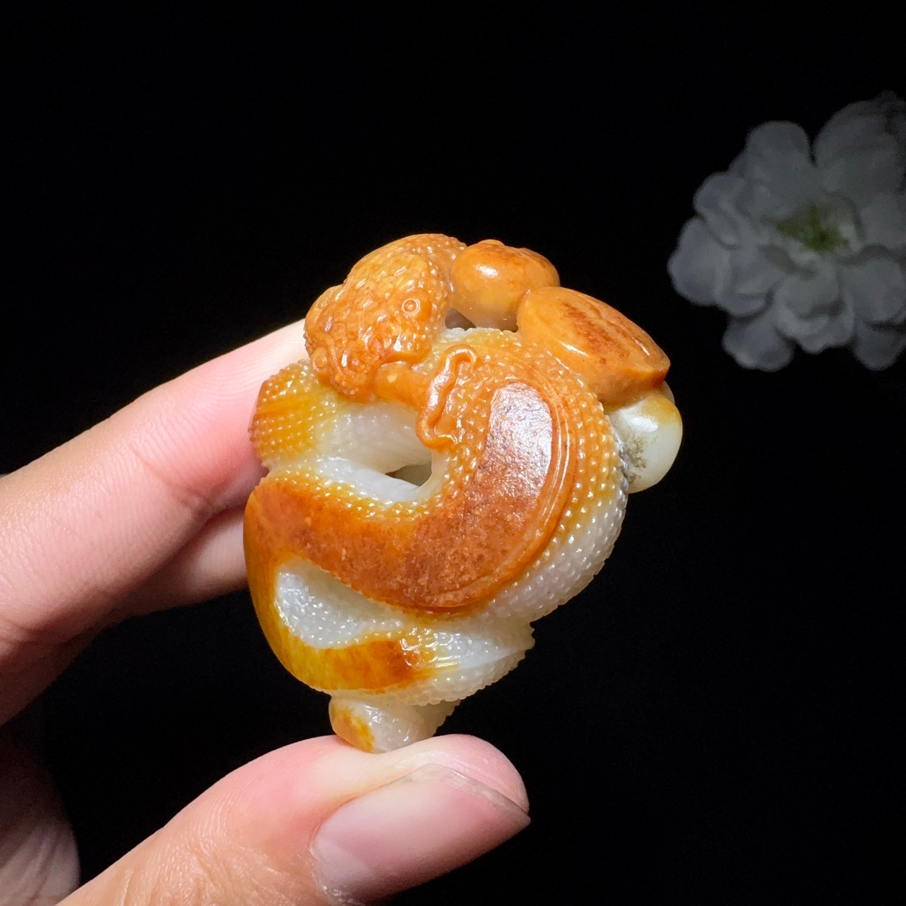 精品特色和田玉籽料挂件腰缠万贯（33.8g）