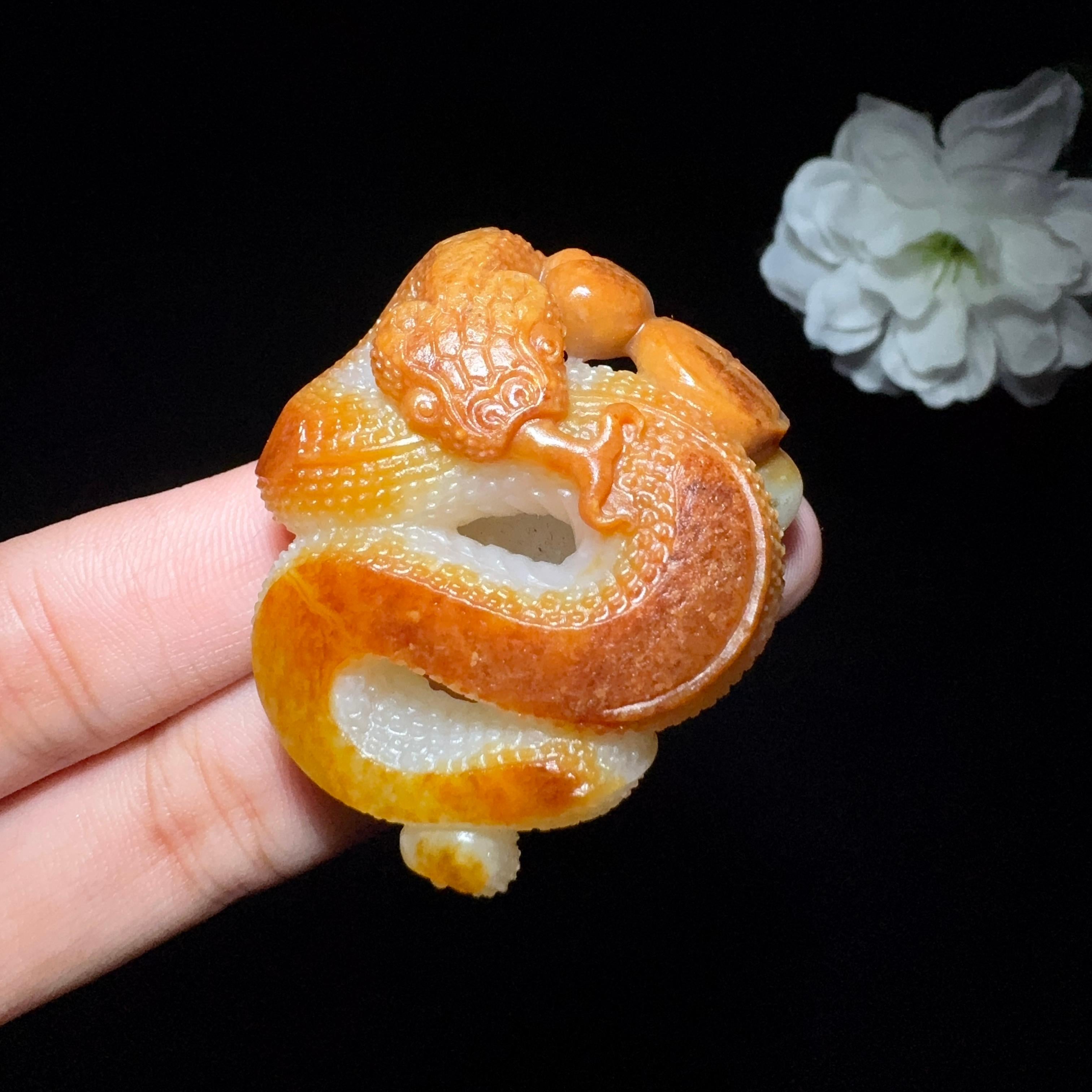 精品特色和田玉籽料挂件腰缠万贯（33.8g）