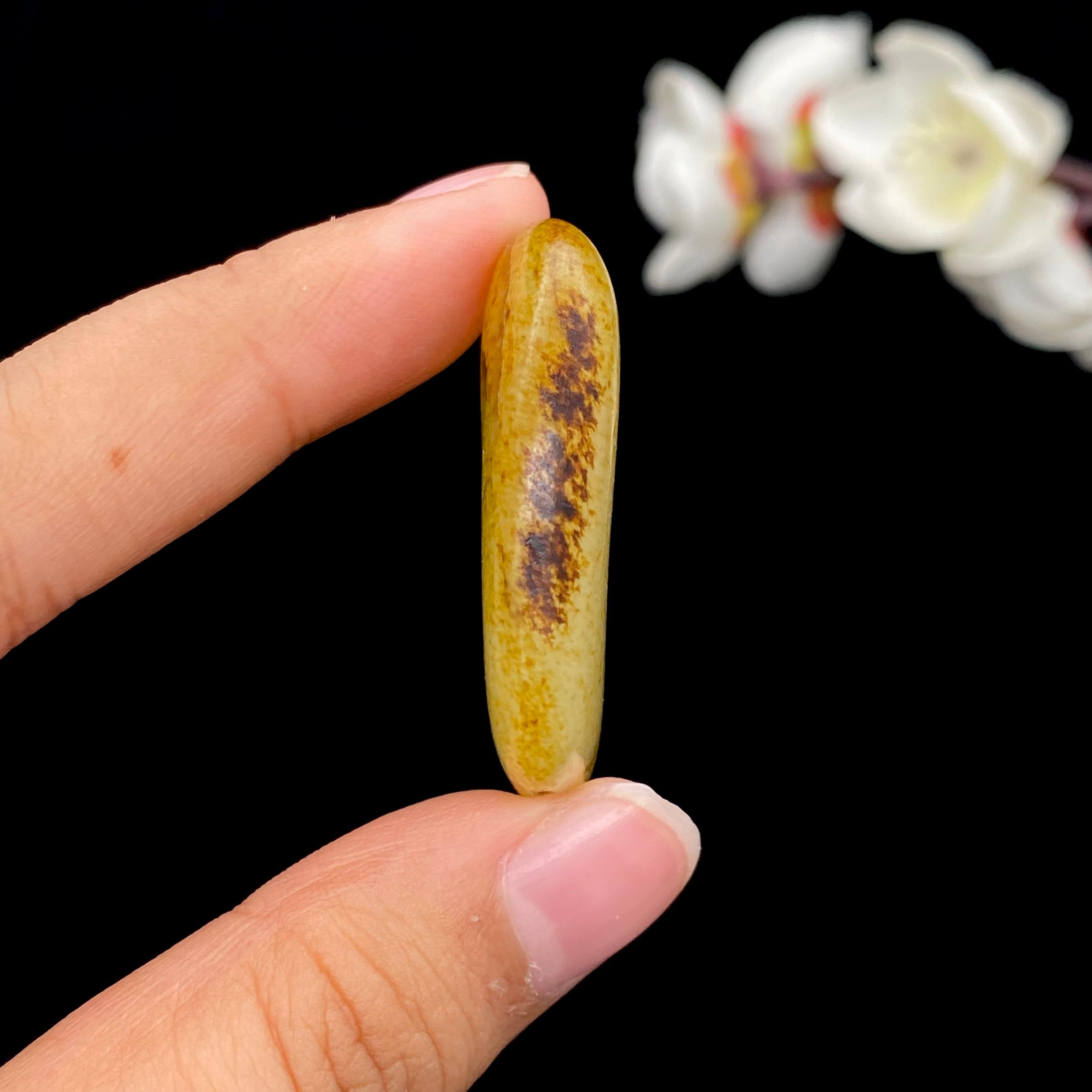 和田玉洒红皮籽料原石（18.6g） – 厚德载玉