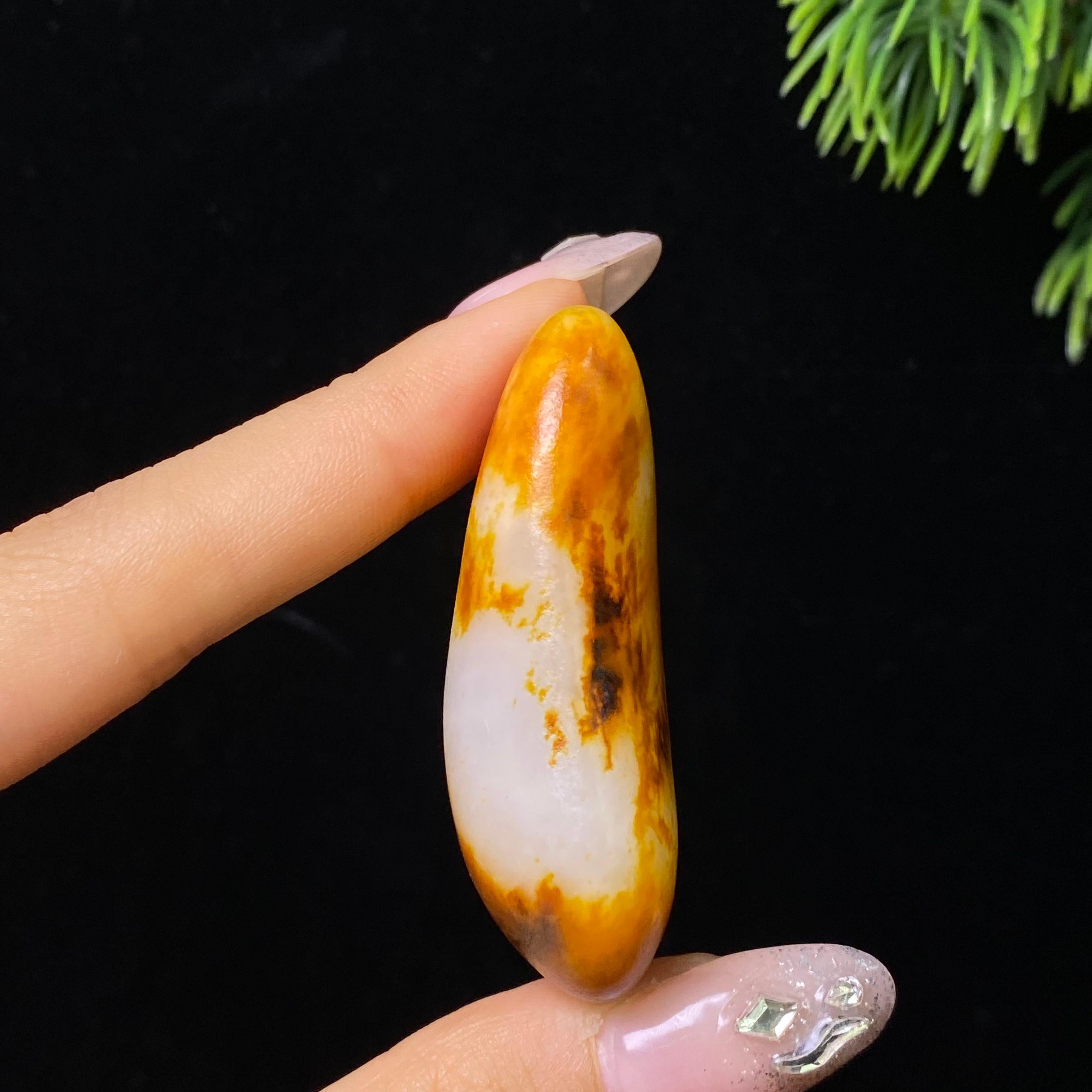 和田玉红皮白肉籽料挂件（37.8g）