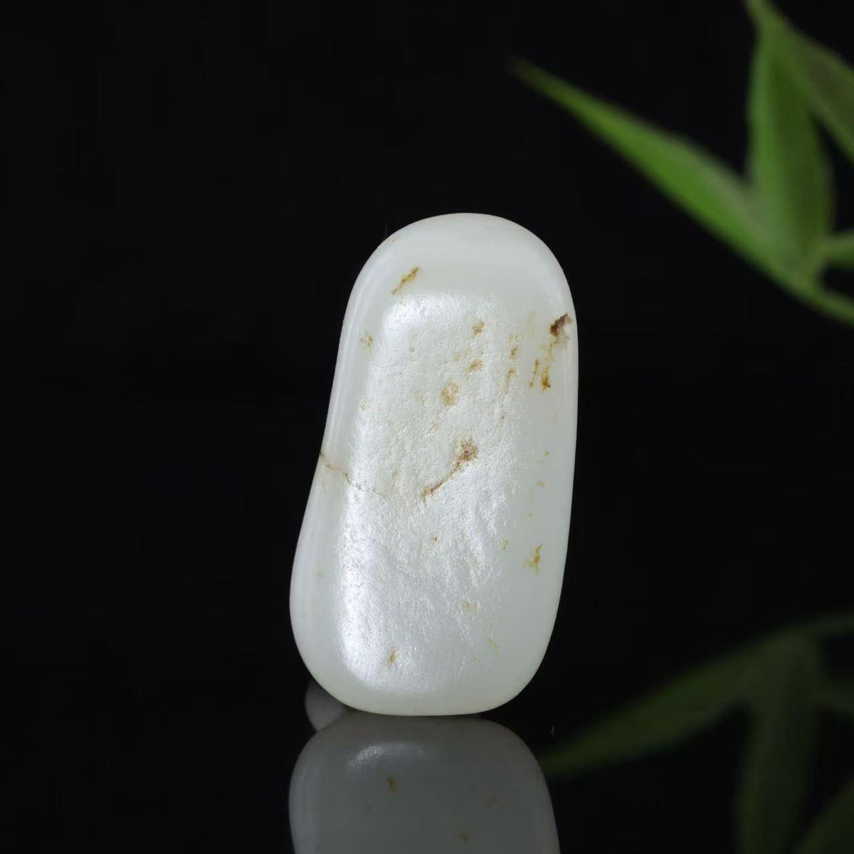 和田玉白玉带洒金皮籽料（23.5g）
