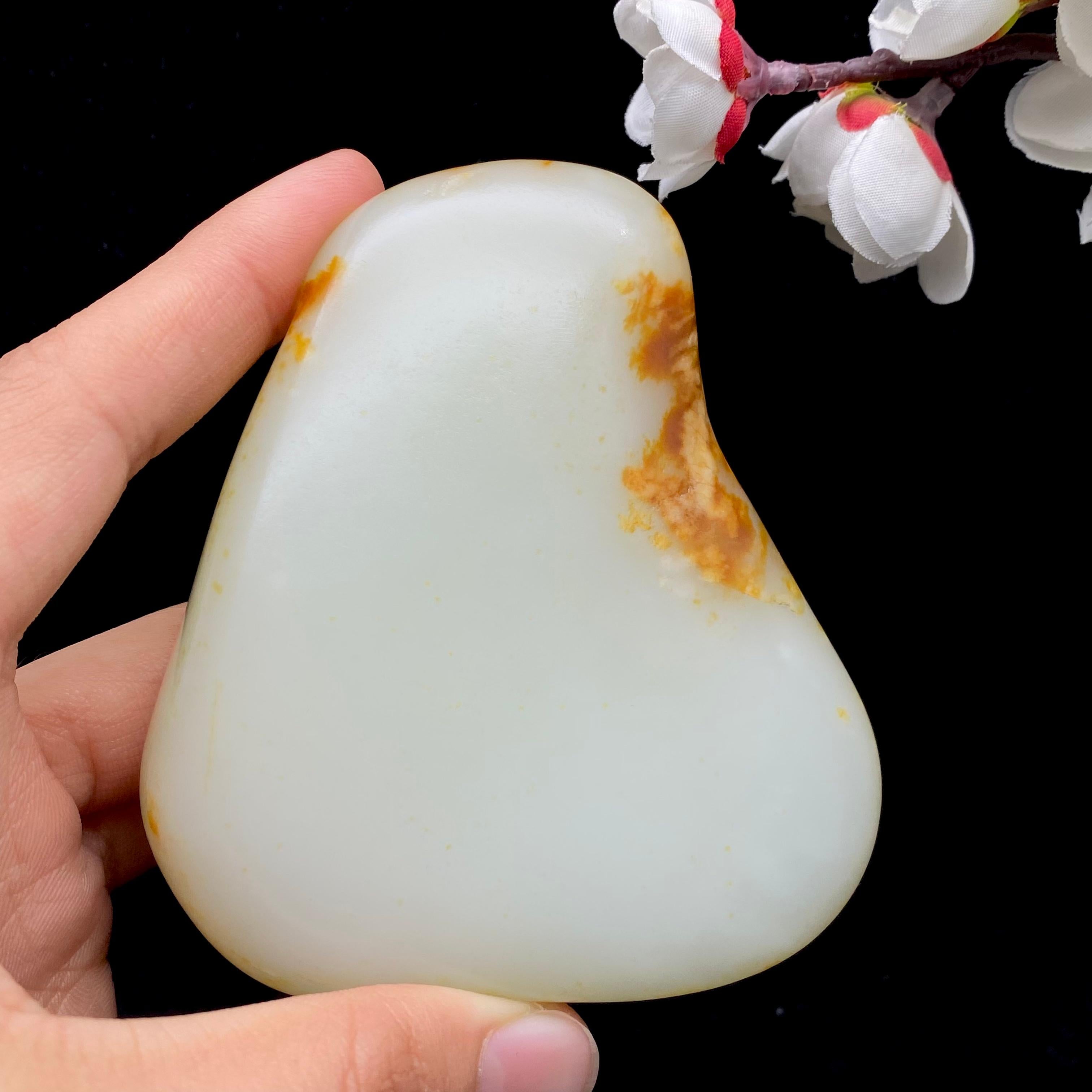 和田玉洒金皮籽料手把件（277.4g）