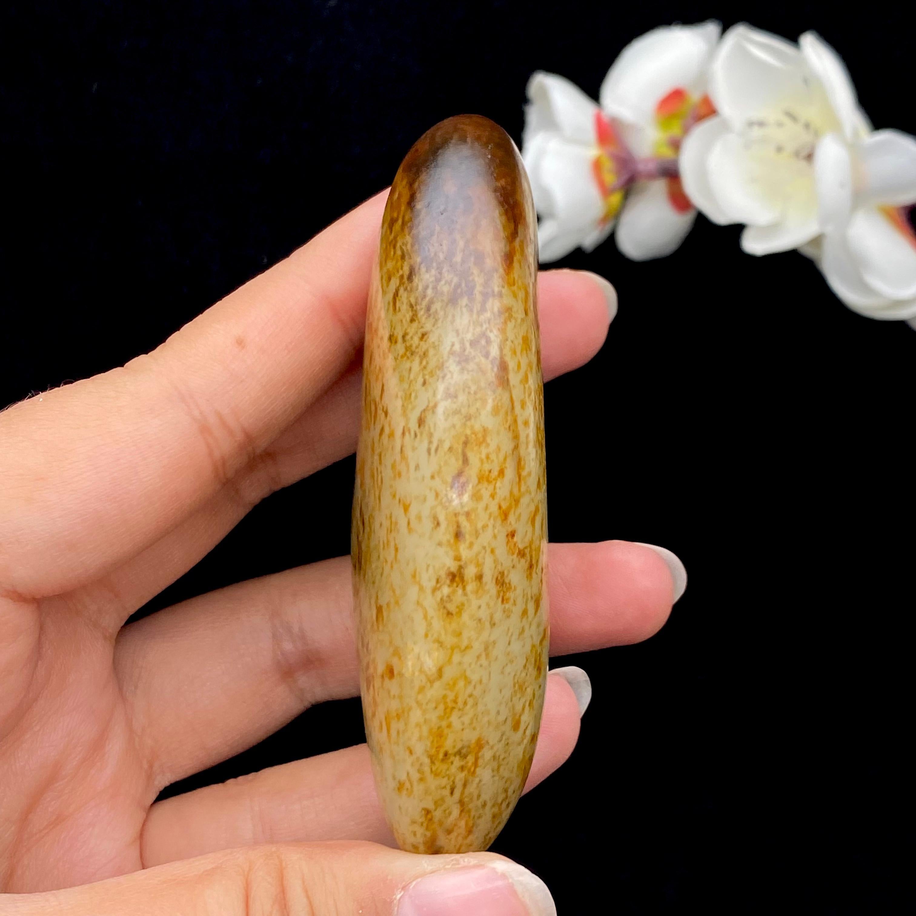 和田玉洒红皮籽料手把件（123g）