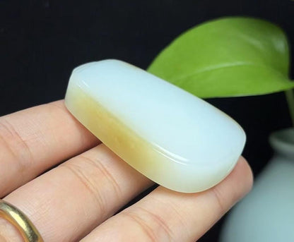 新疆和田玉且末料羊脂玉平安无事牌（37.2g）