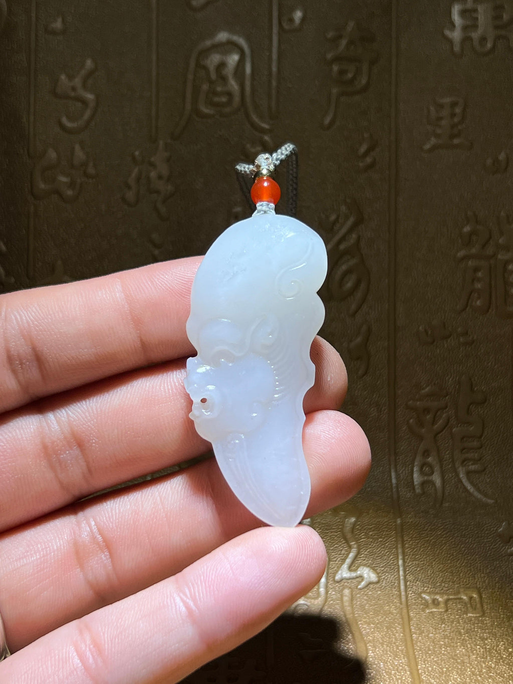 和田玉籽料龙牙（15.7g）