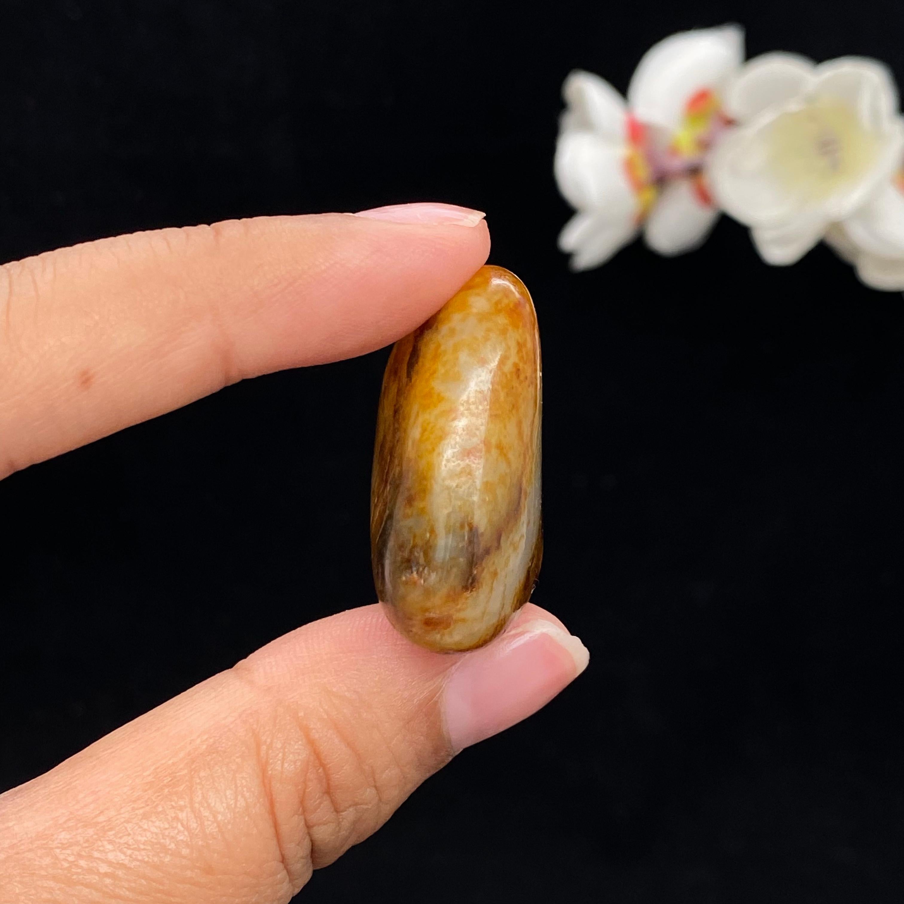 和田玉聚黄皮籽料挂件（19.1g）