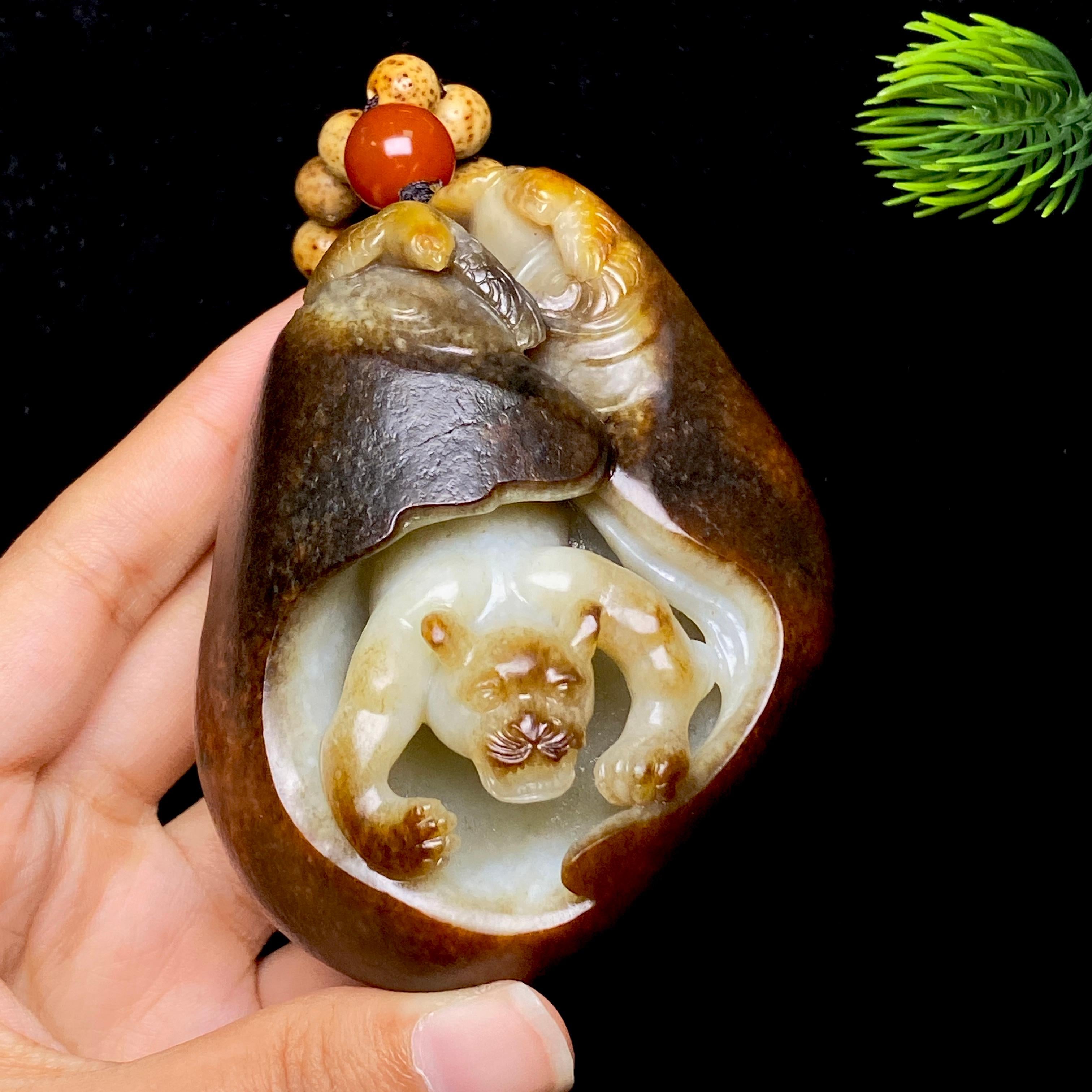 籽料雕件– 厚德载玉