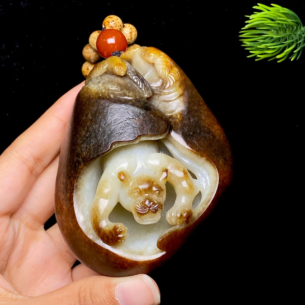 和田玉-红沁皮豹子籽料把件（310.8g）