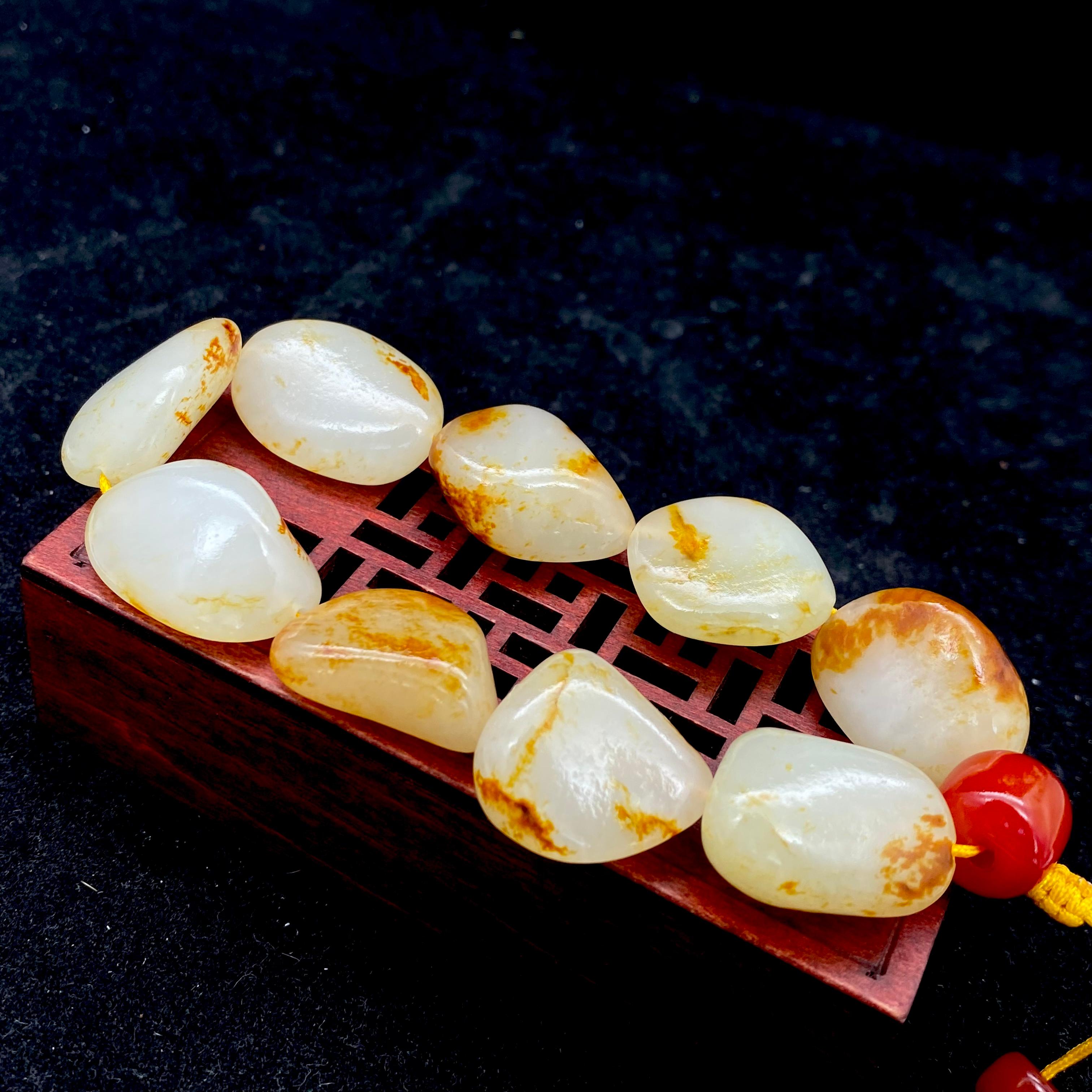 和田玉洒红皮【精品手串】（73.8g）