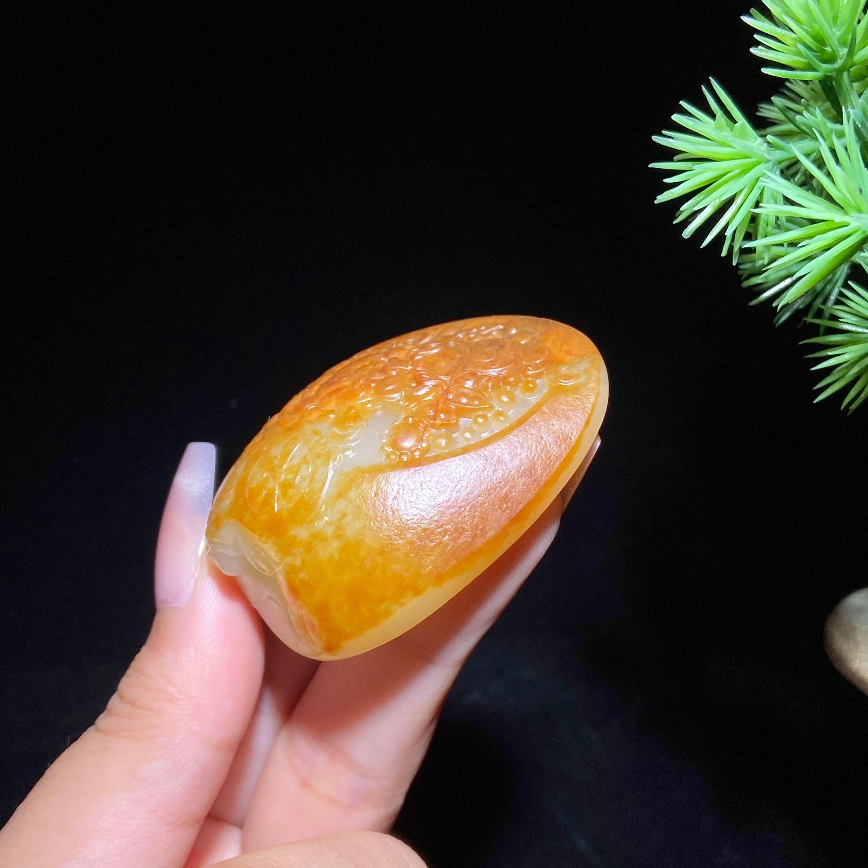 和田玉籽料黄财神（53.5g）