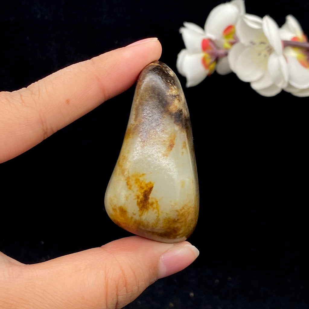 【超值推荐】和田玉秋梨皮籽料小手把件（75.6g）