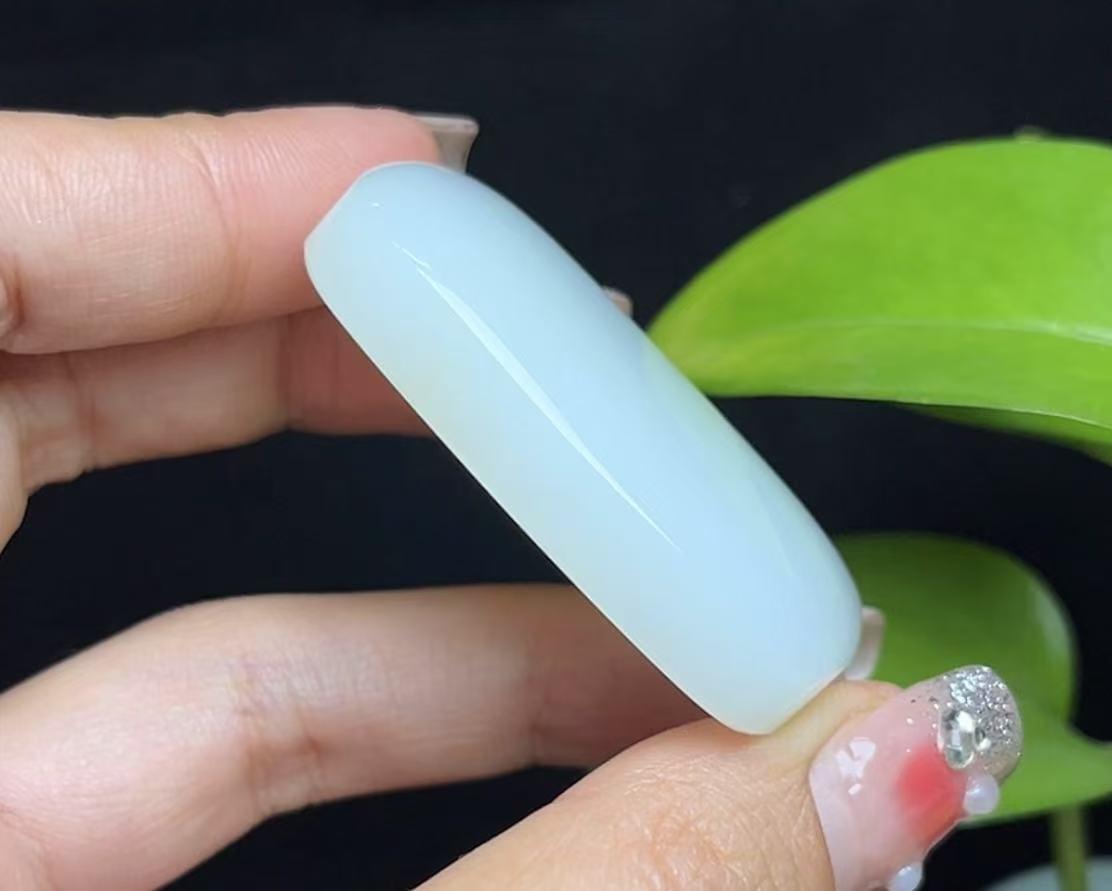 新疆和田玉且末糖羊脂玉平安无事牌（41.6g）