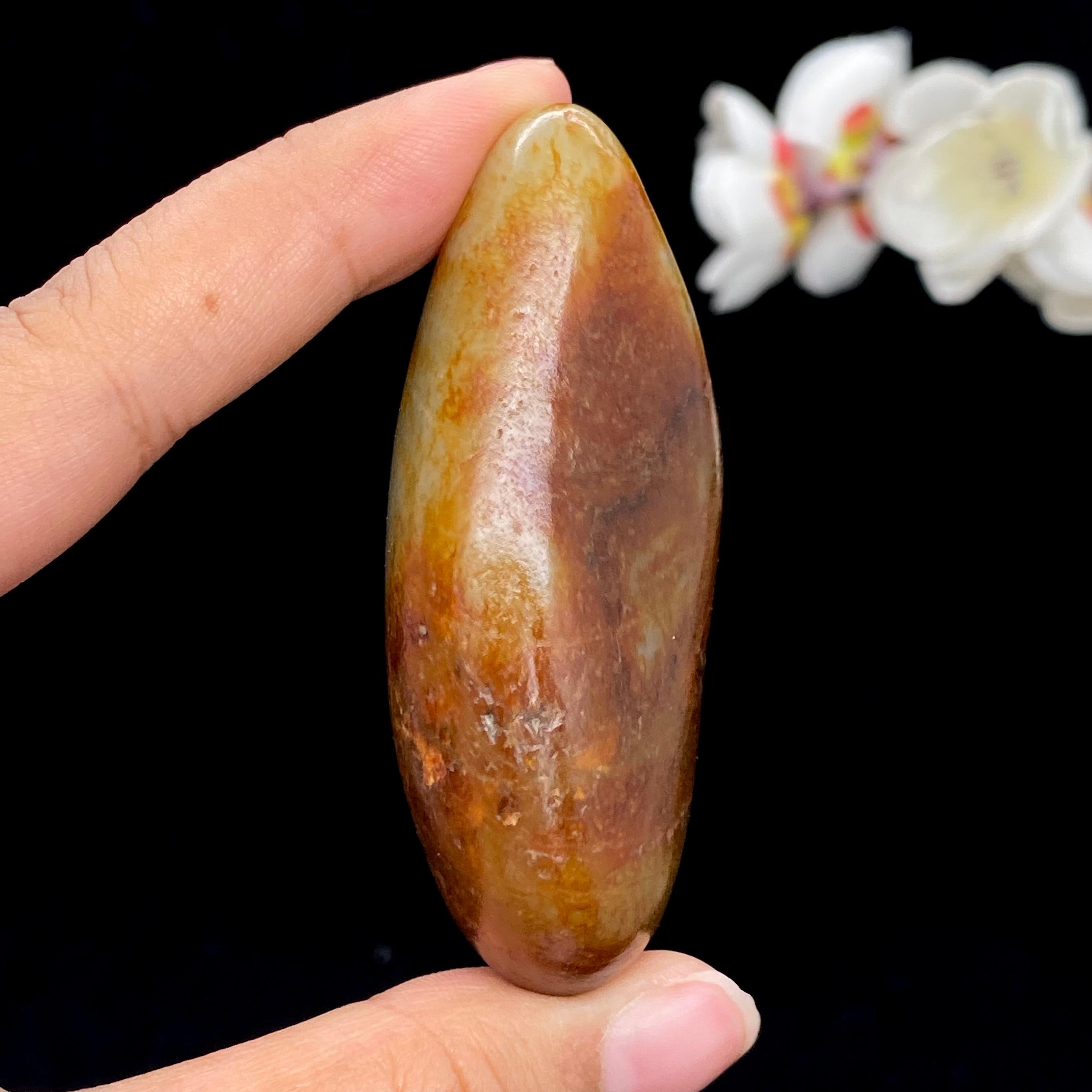 和田玉聚红皮籽料手把件（111.9g）