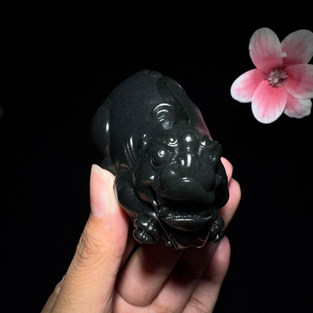 和田玉黑青貔貅手把件（202.8g）