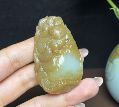 新疆和田玉且末糖狐狸挂件（45.2g）