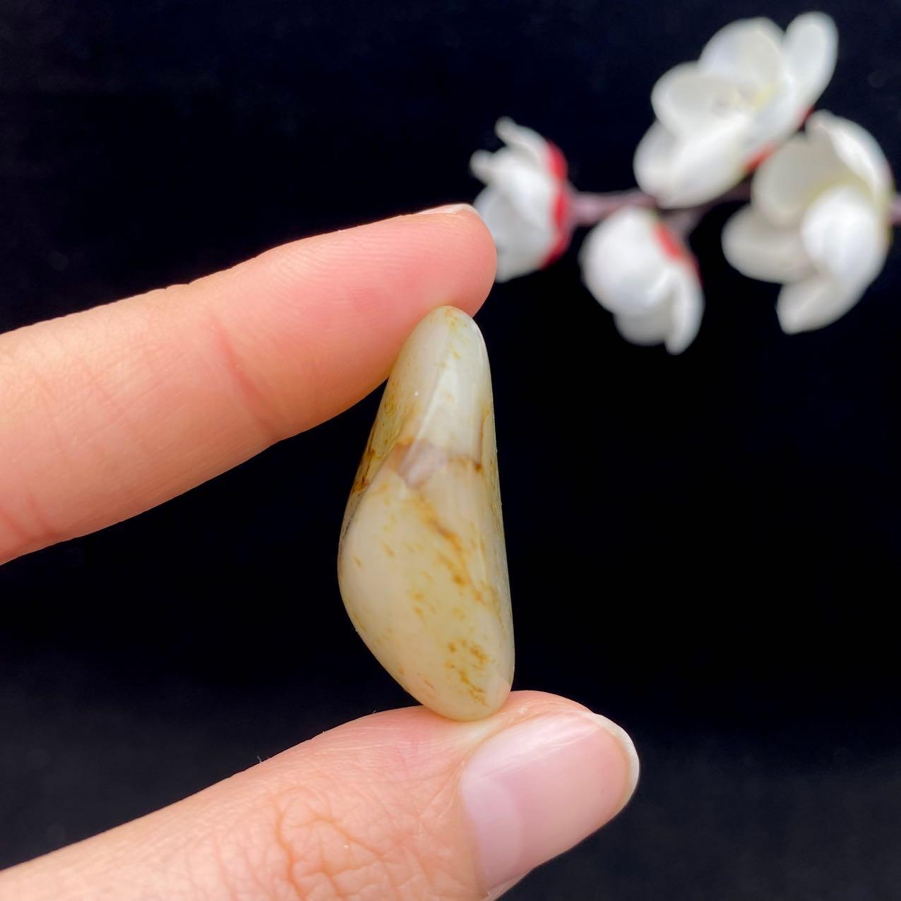 【超值推荐】和田玉洒金皮籽料（16.2g）