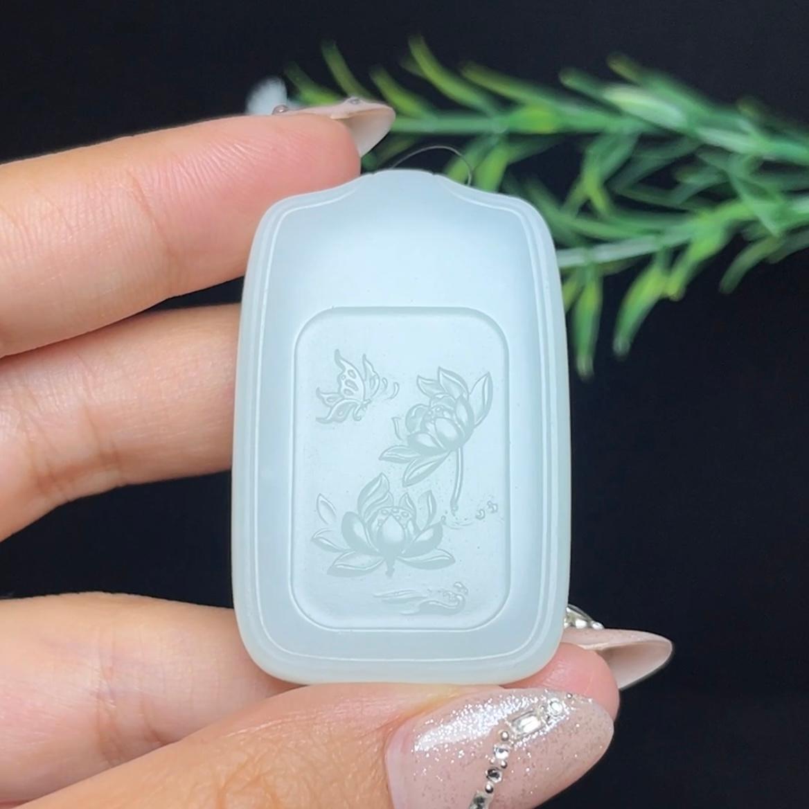 和田玉羊脂白玉持莲观音（36.0g）