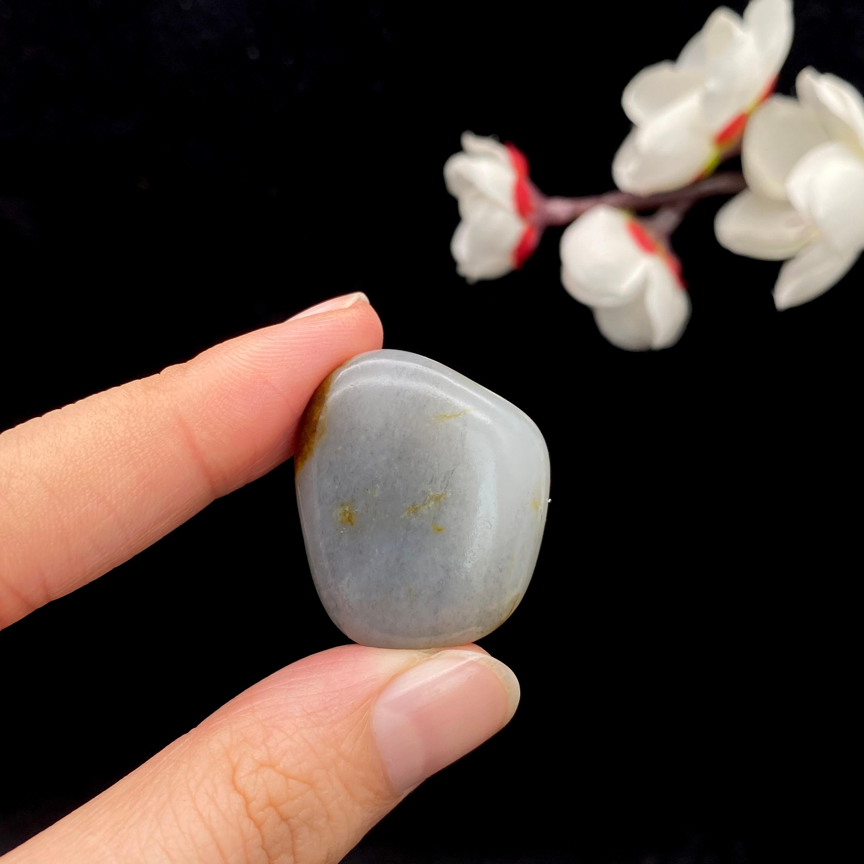 和田玉聚黄皮青花籽料原石（12.7g）