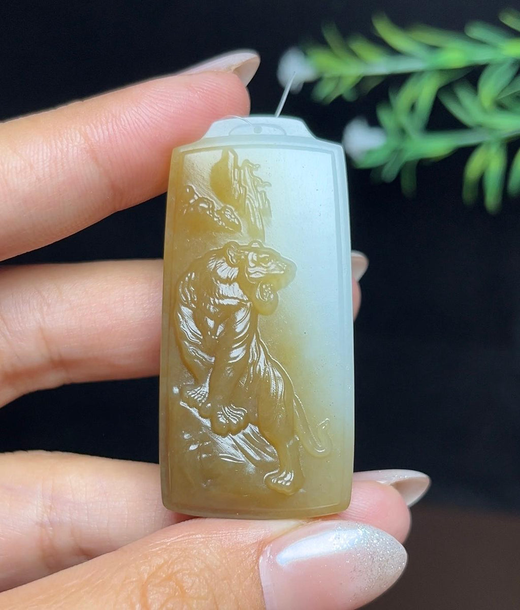 和田玉糖白羊脂玉上山虎（31.4g）