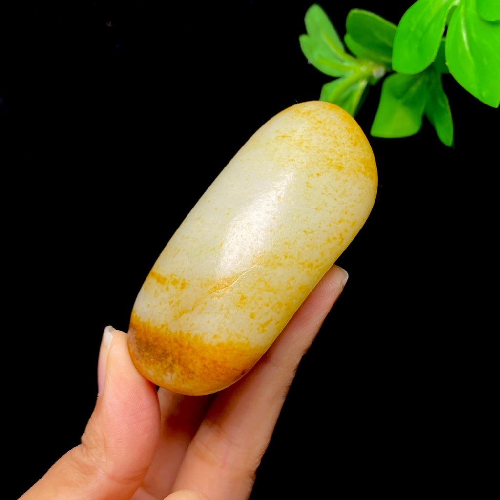 和田玉籽料黄皮白肉手把件（163.4g）