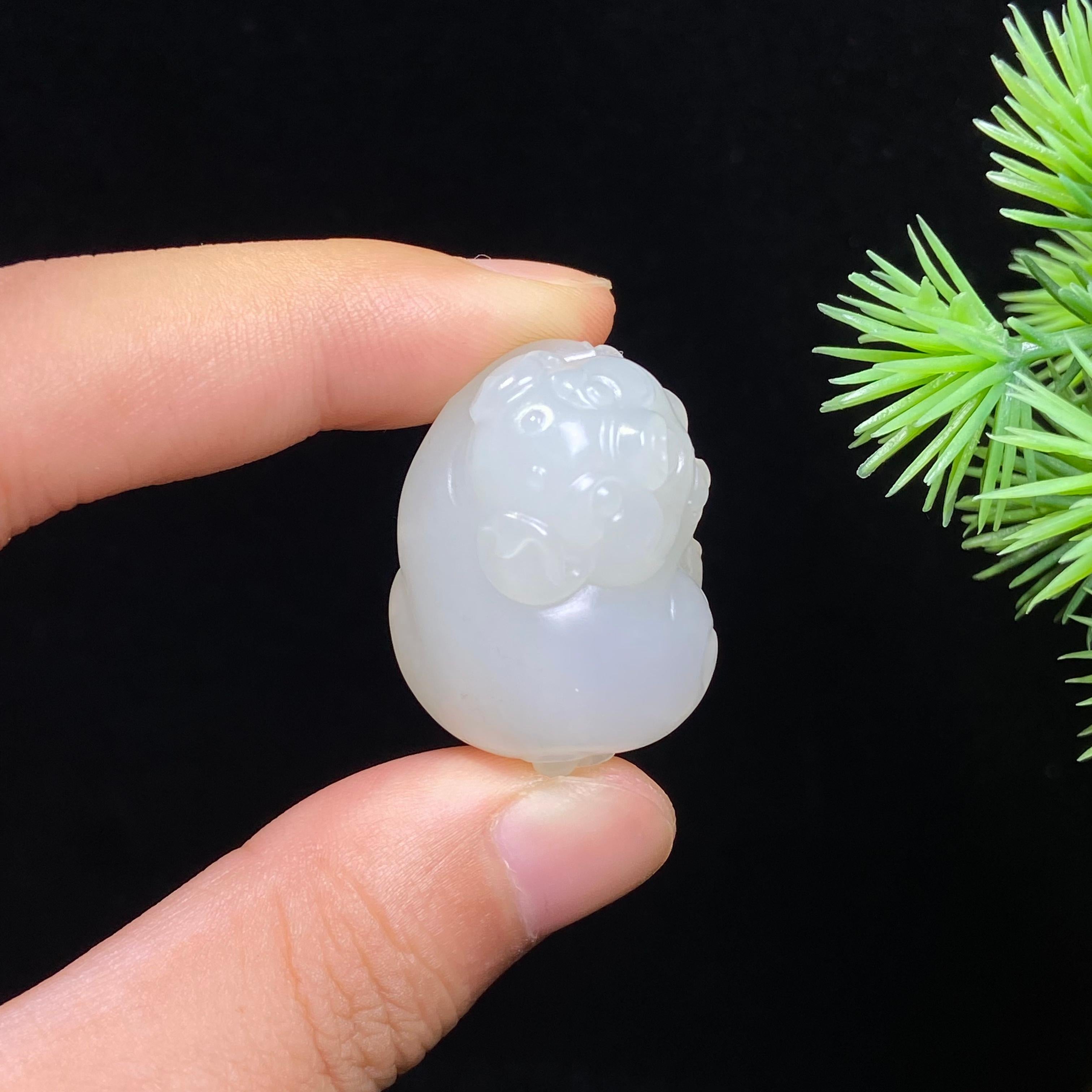 和田玉籽料招财猪（13.5g）