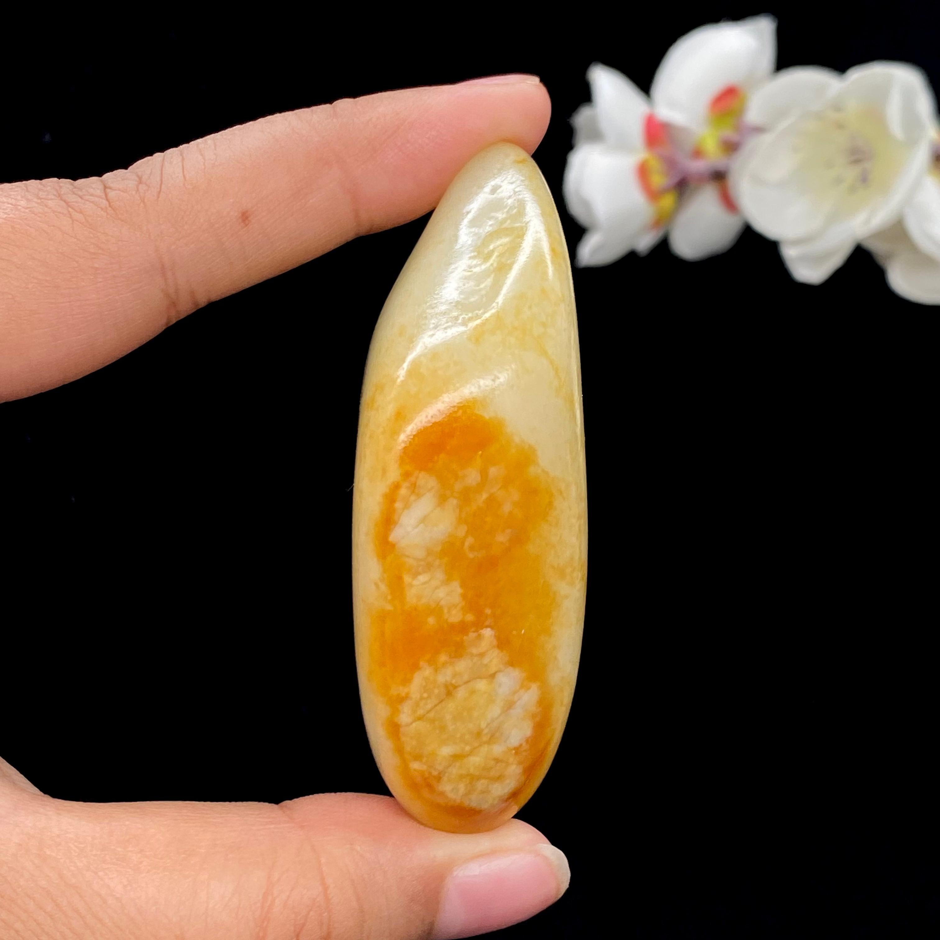 和田玉聚黄皮籽料手把件（82.3g）