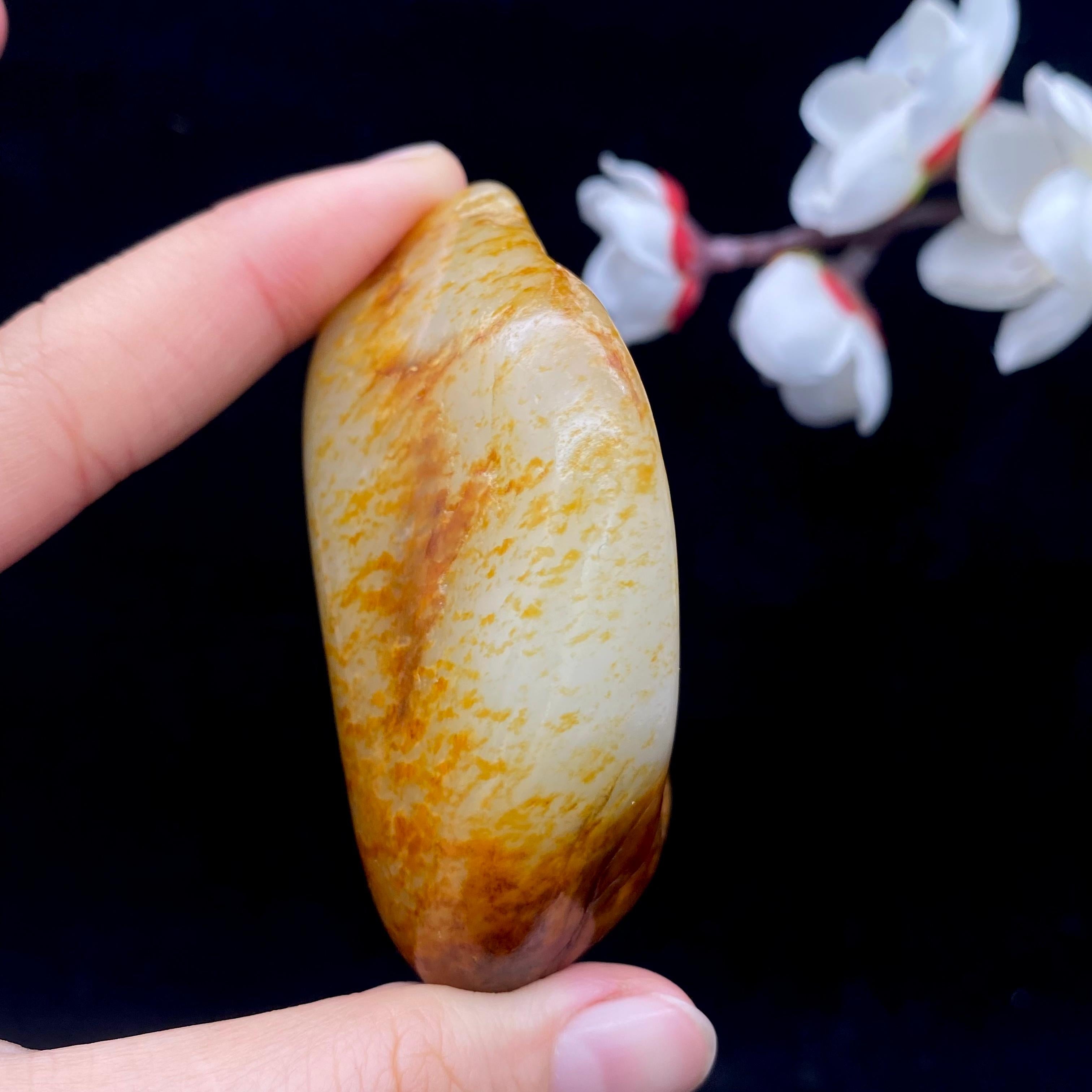 和田玉聚红皮籽料手把件（113.6g）