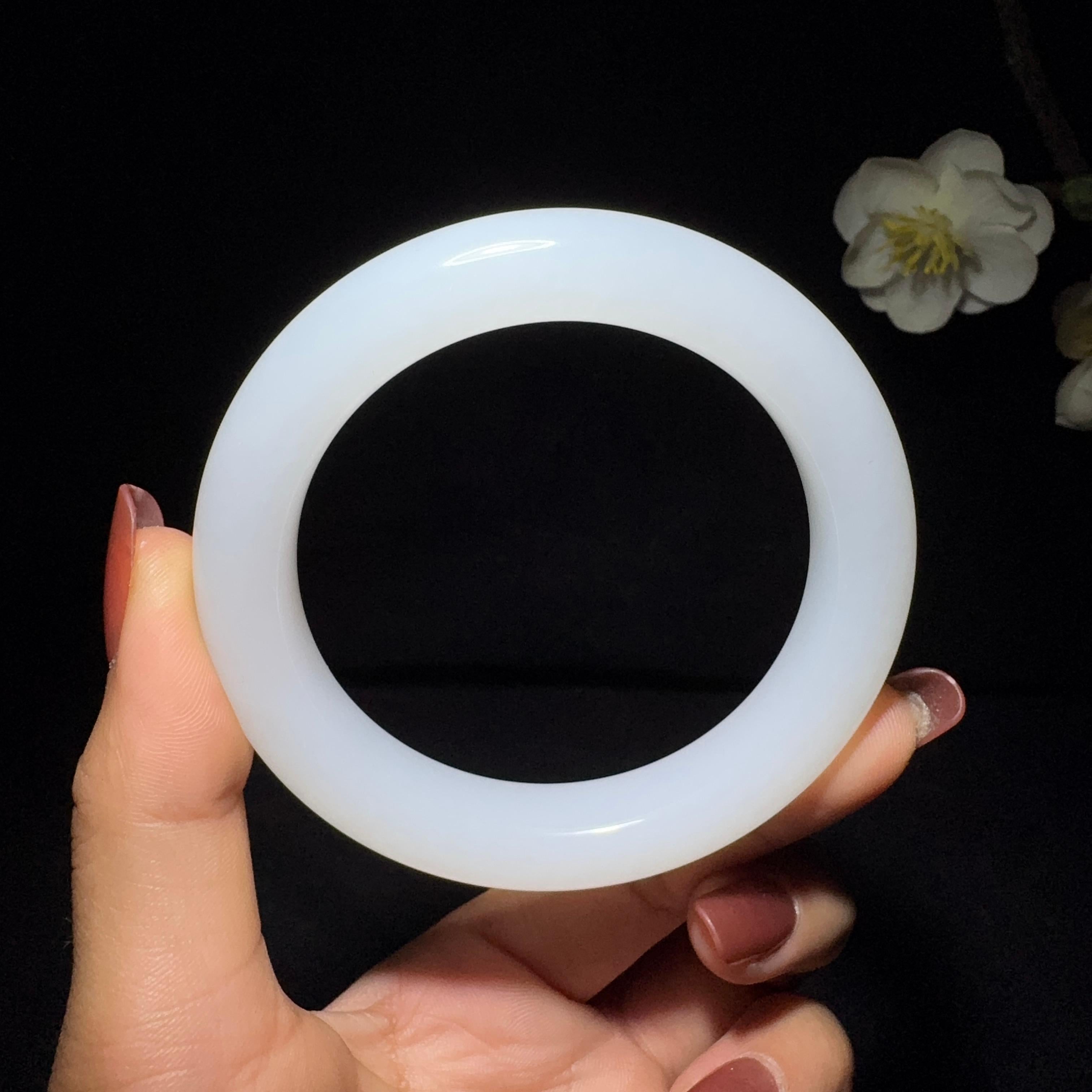 和田玉羊脂白玉手镯（65.9g）