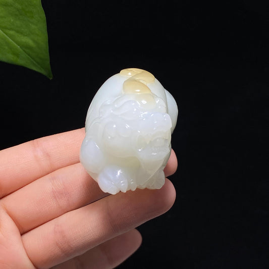 高品质和田玉且末糖白貔貅手把件