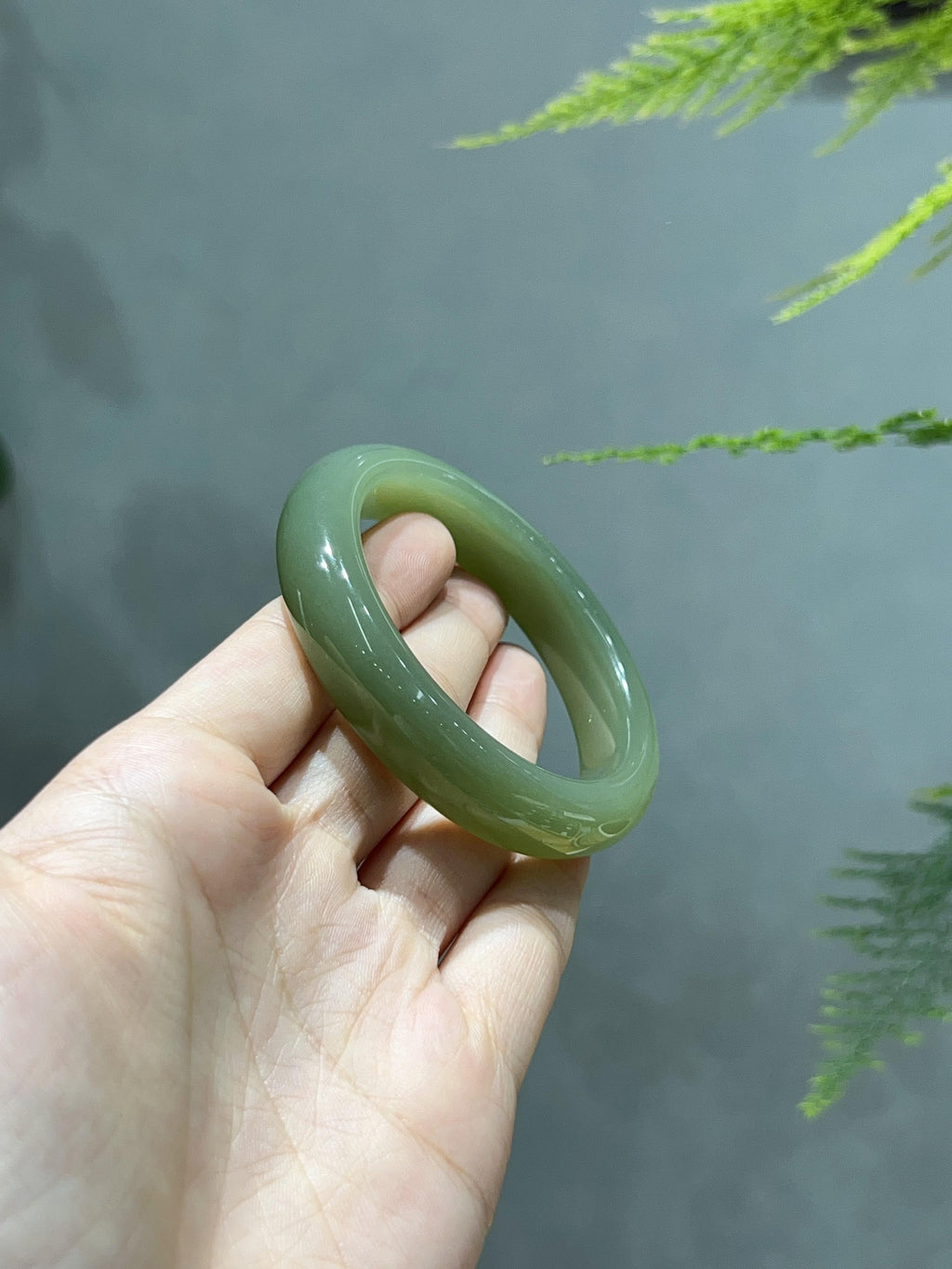 和田玉高冰湖水绿手镯（51.3g）