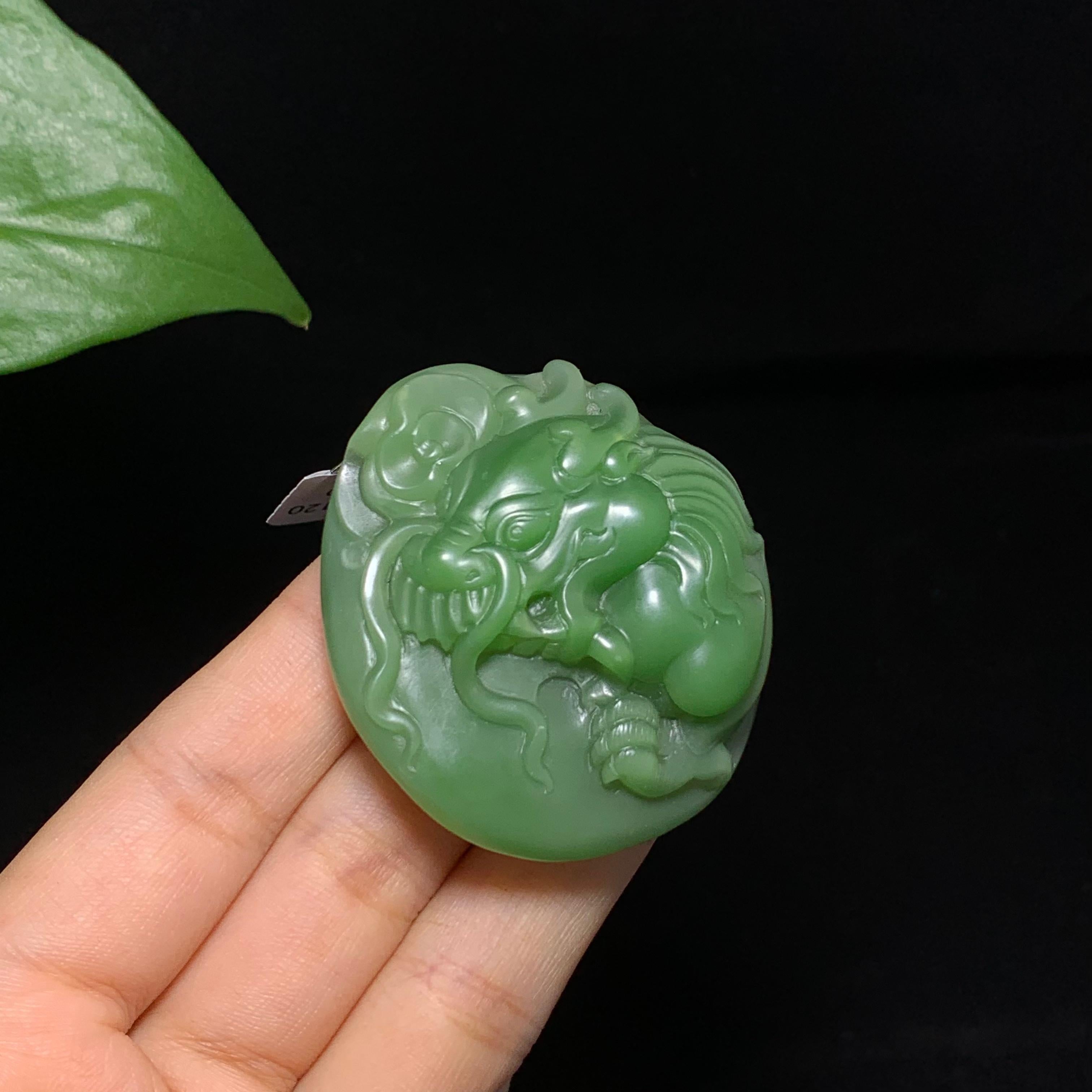 收藏级碧玉粉绿生肖龙挂件（53.0g）
