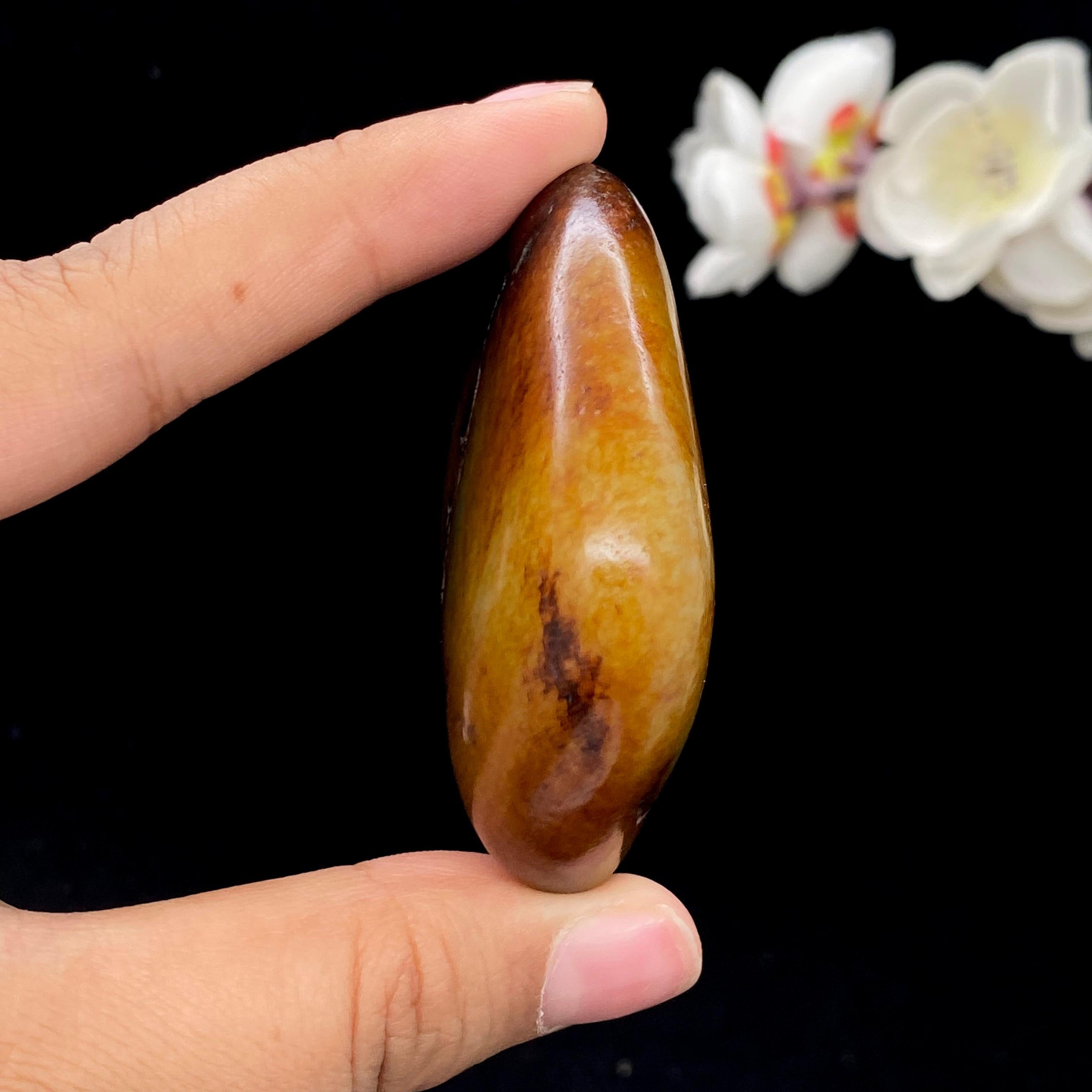 和田玉洒红皮籽料手把件（78.9g）