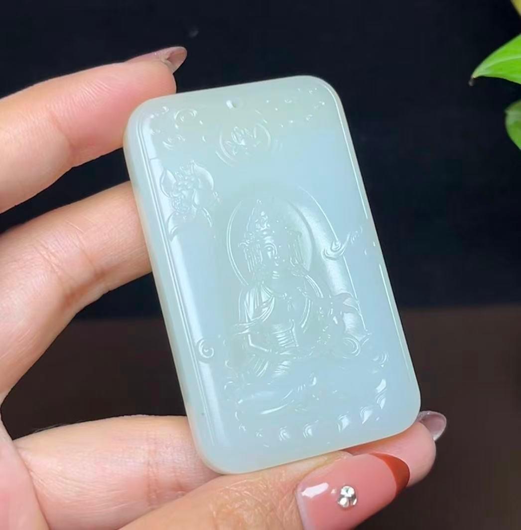 新疆和田玉且末料观音（60.1g）