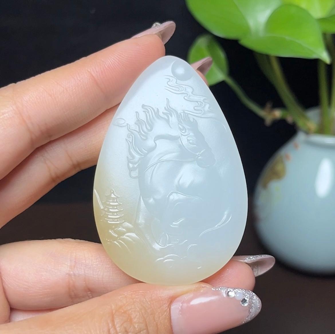 新疆和田玉且末料羊脂玉生肖马马到成功（37.3g）