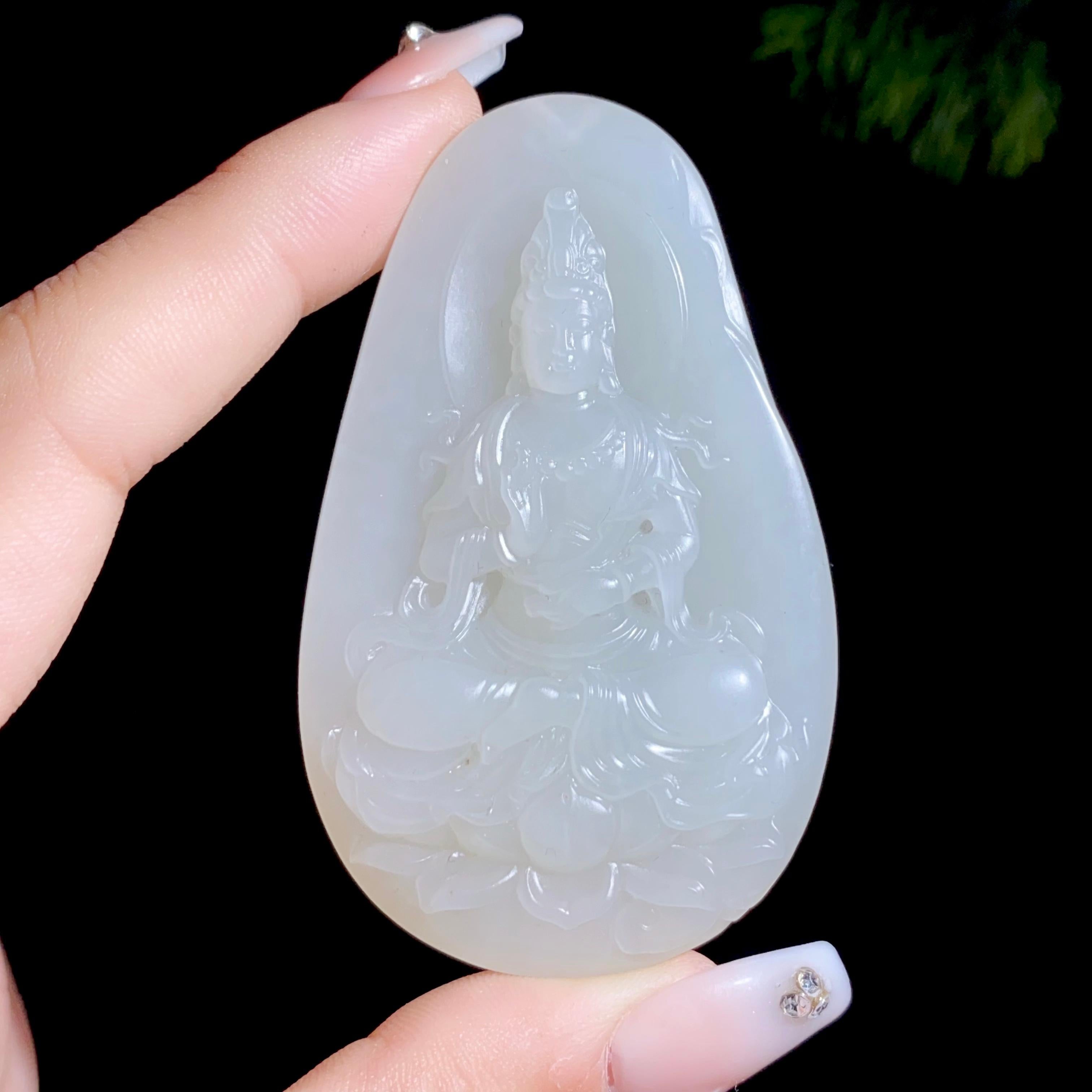 和田玉籽料坐莲观音（48.3g）