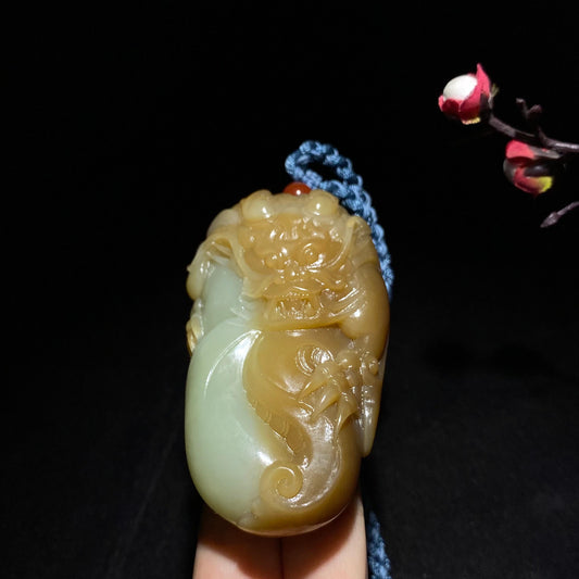 高品质且末糖白玉山料生肖龙手把件（137.5克）