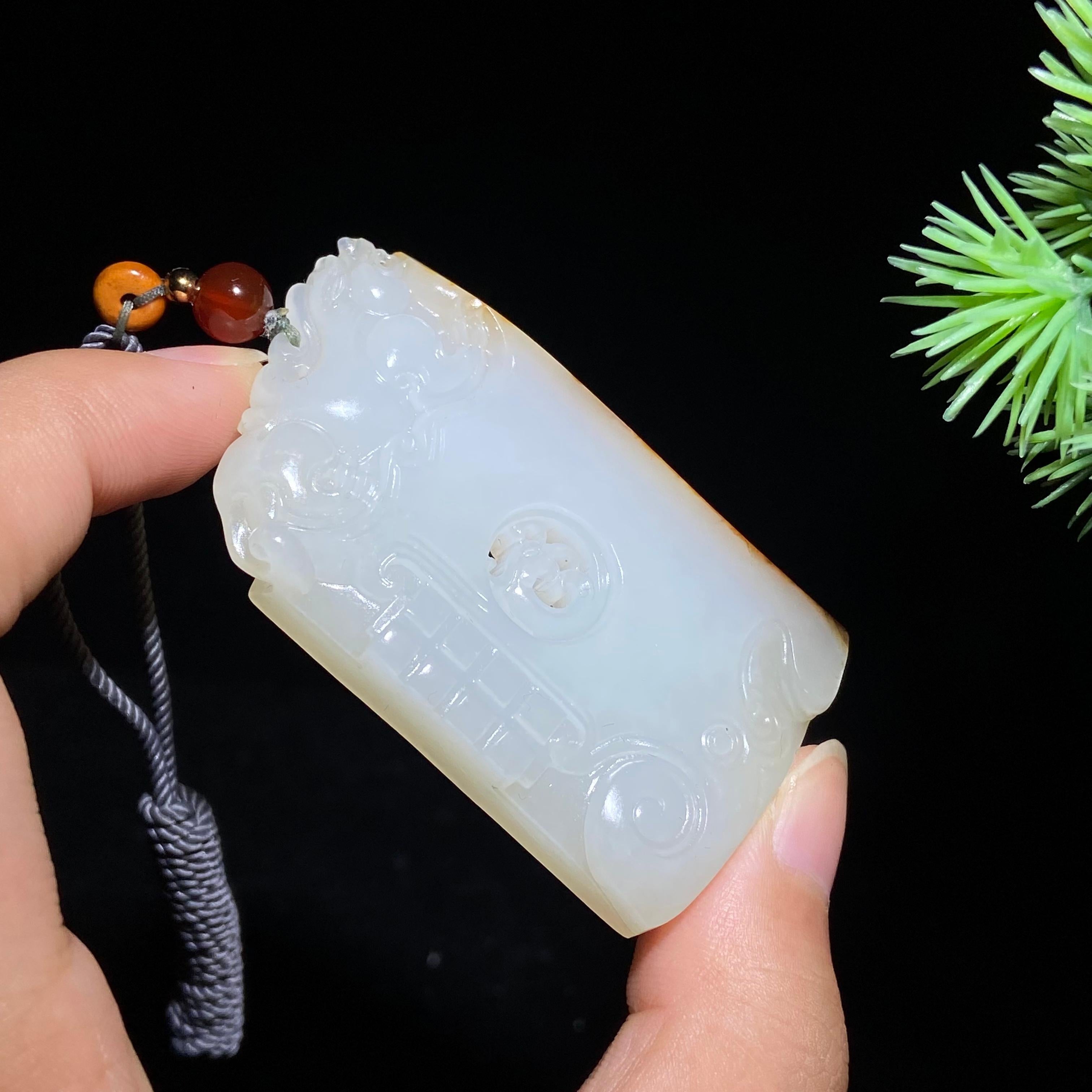 和田玉籽料仿古龙牌（35.9g）